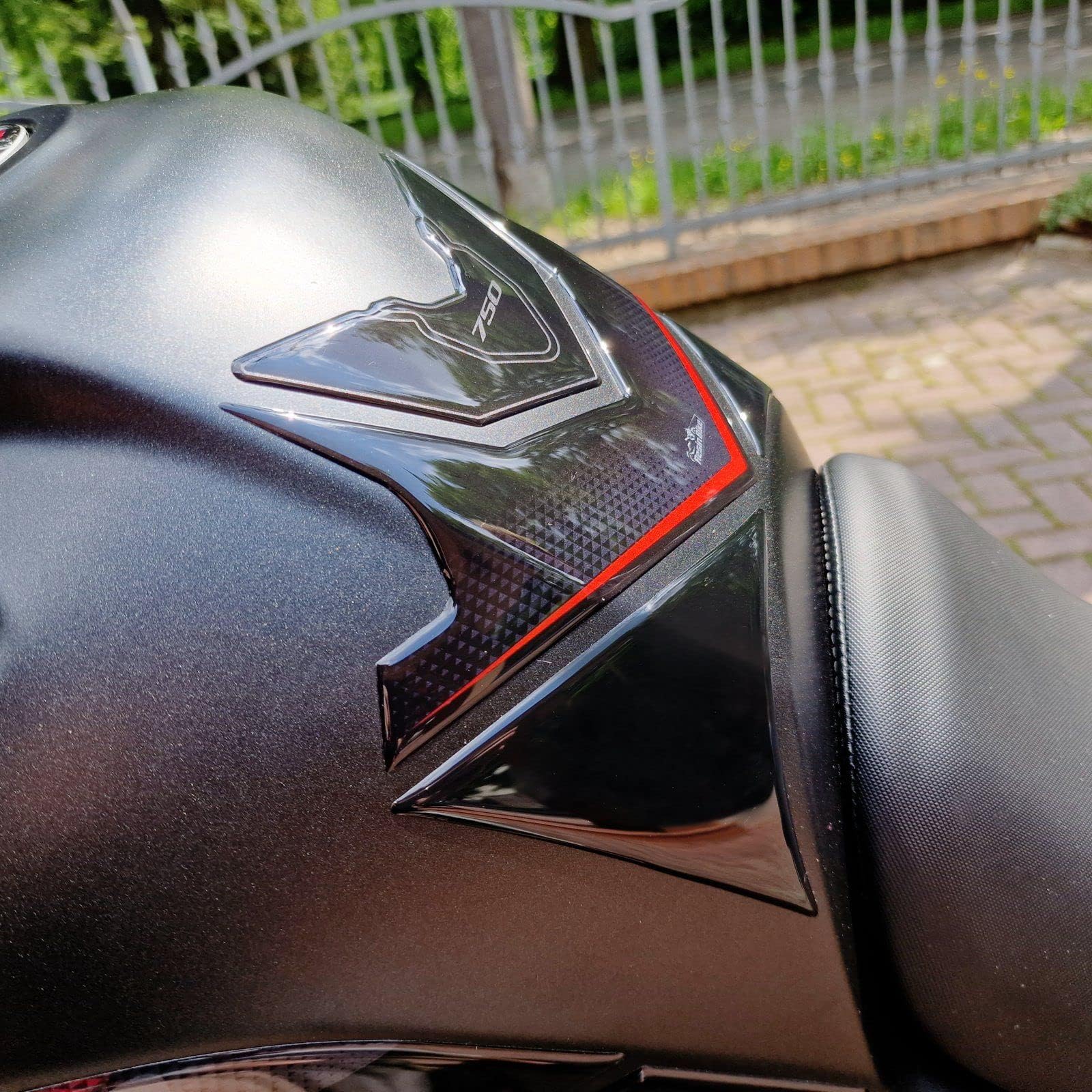 Resin Bike naklejki moto kompatybilne z Honda Transalp XL 750 2023. Ochrona zbiornika paliwa motocykla przed uderzeniami i zarysowaniami. Naklejka 3D z żywicy - neutralny metaliczny