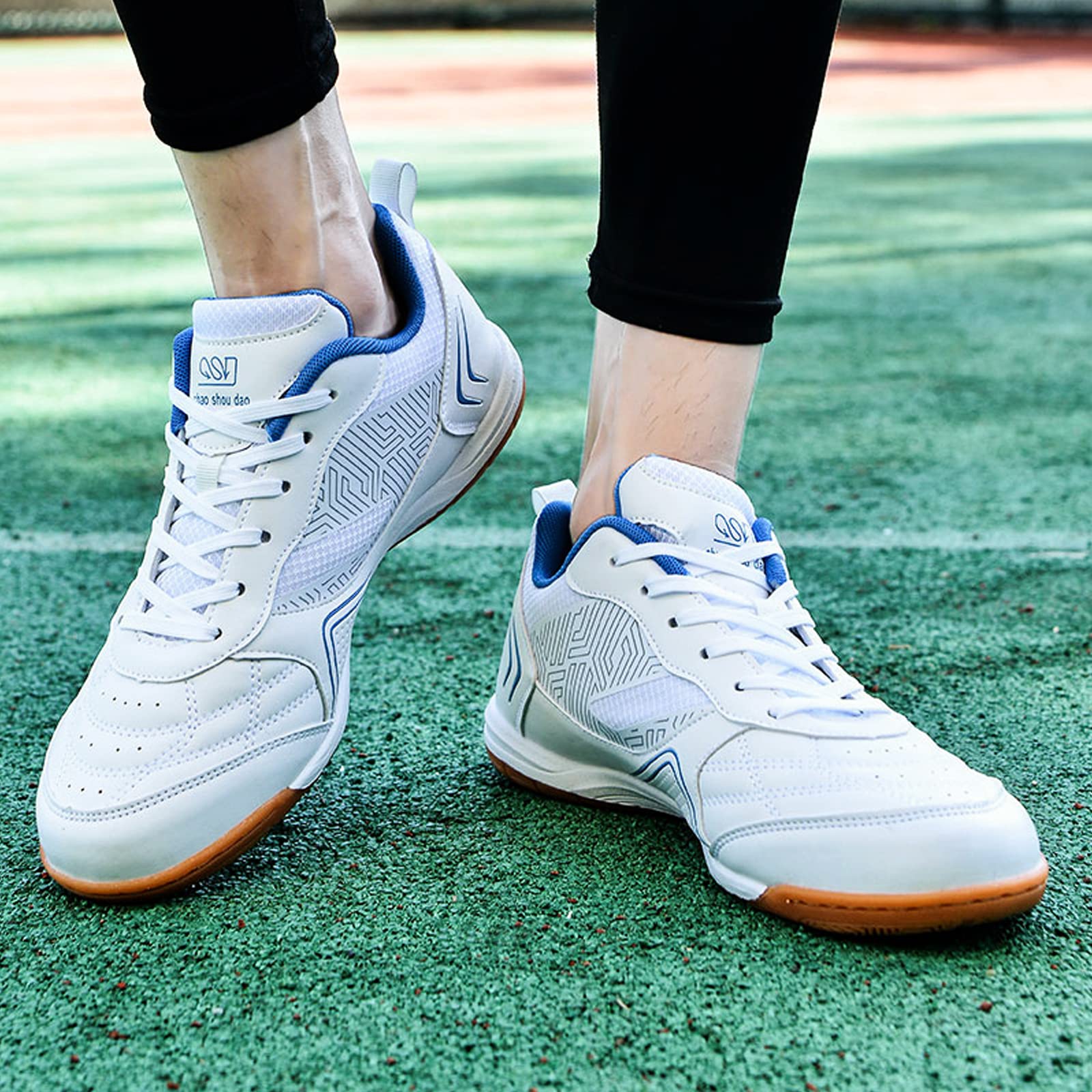 LZQpearl Buty do piłki nożnej, unisex, oddychające, antypoślizgowe, do wnętrz, do piłki nożnej, IC/IN płaskie trampki do lekkoatletyki, dla dzieci, nastolatków, chłopców, dziewcząt i dorosłych mężczyzn kobiet (białe, 8 UK)