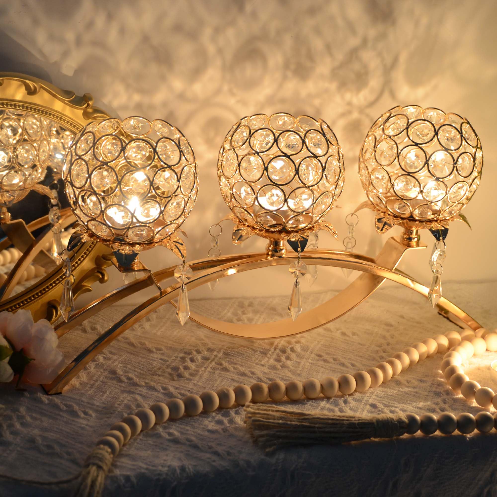 Set mit 3 goldfarbenen Kristall-Teelichthaltern, Blumenform mit Kristallanhänger, Schale, Votivkerzenhalter aus Metall, für Tischdekoration, Hochzeit, Heimdekoration (Gold, 3 Arme)