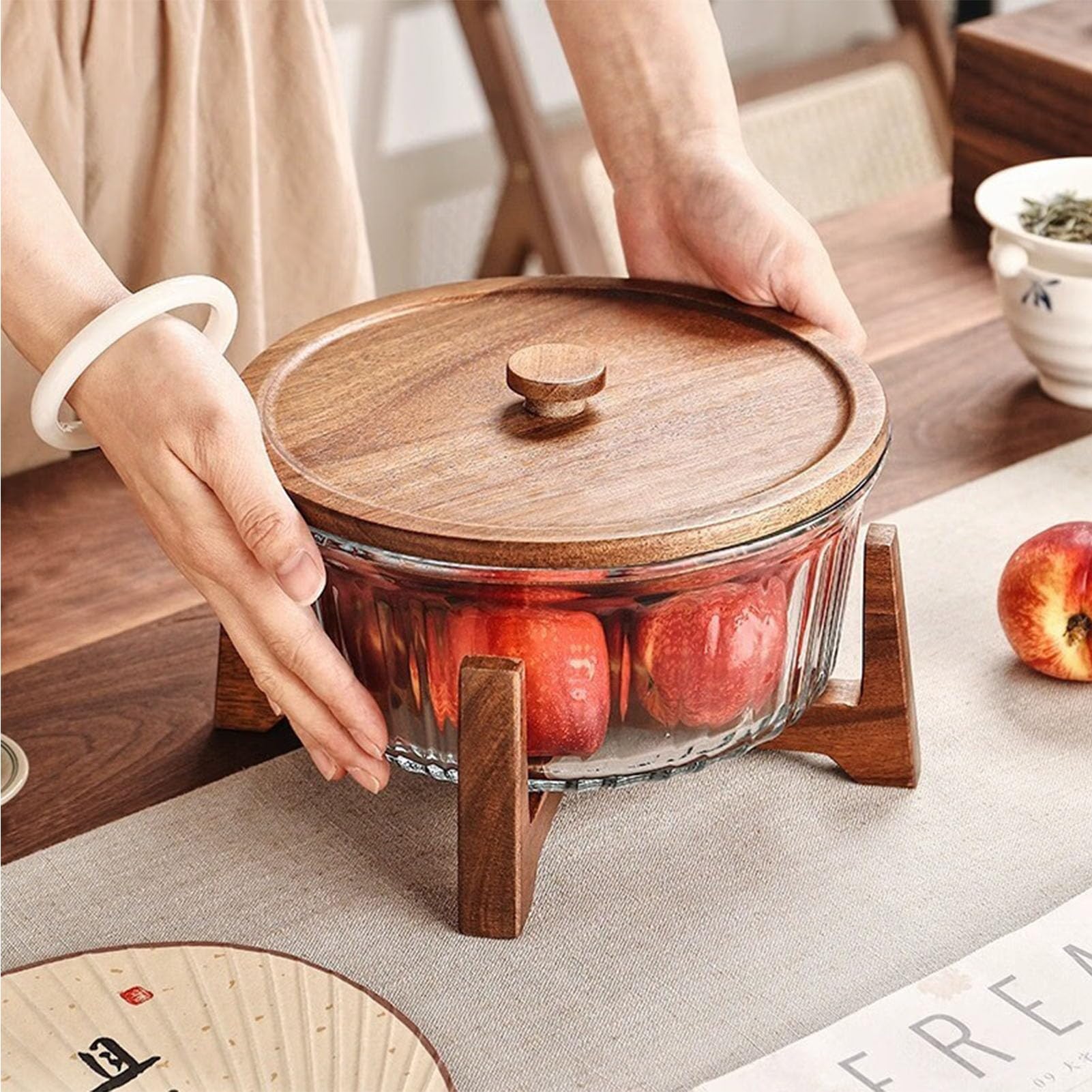 Bol de Cristal con Tapa y Soporte de Madera - 22 cm de diámetro, Cristal Transparente Acanalado para Frutas, ensaladas y decoración Moderna de Cocina