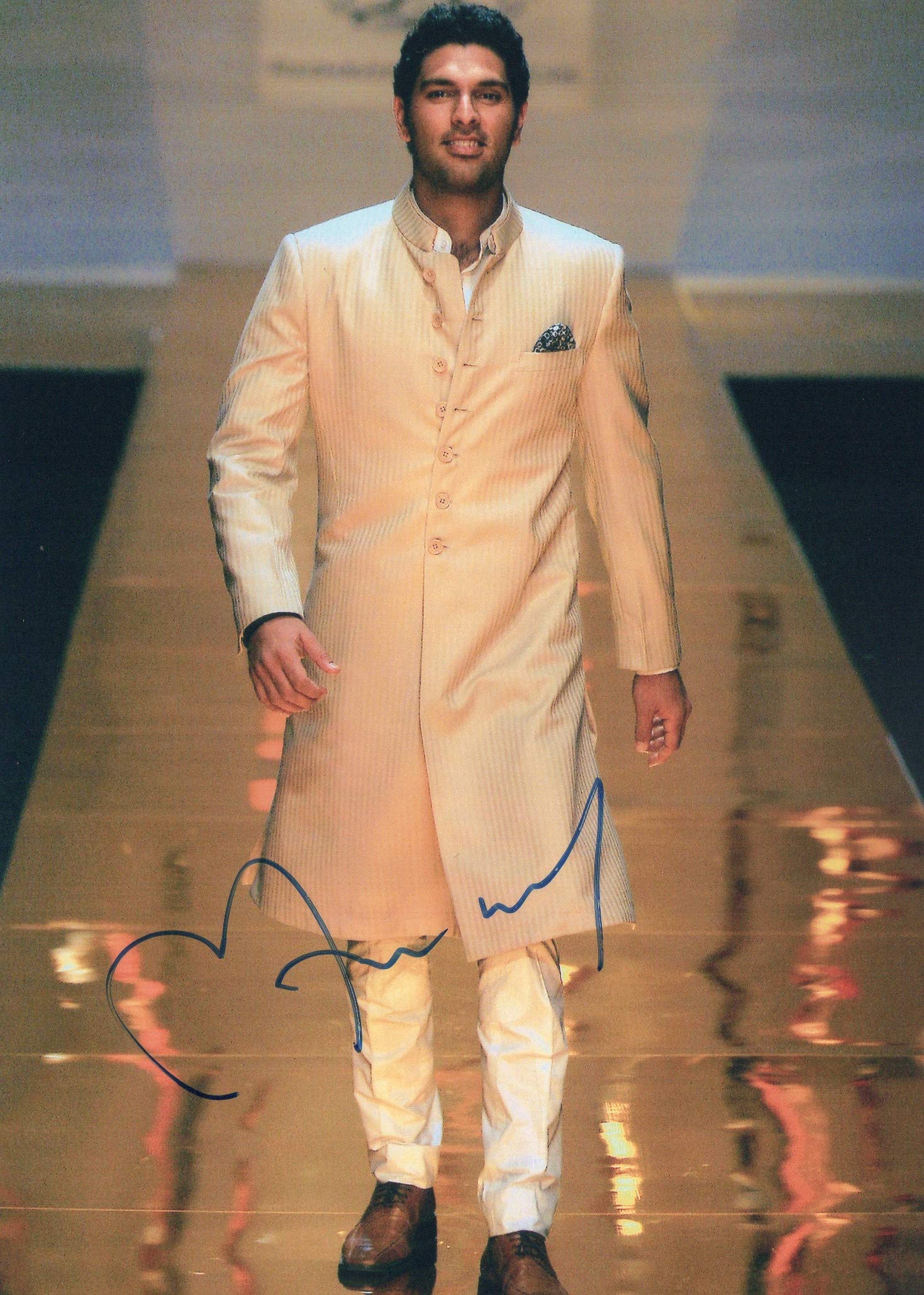 Original Autographed Photo of Indian Cricketer Yuvraj Singh-image-48