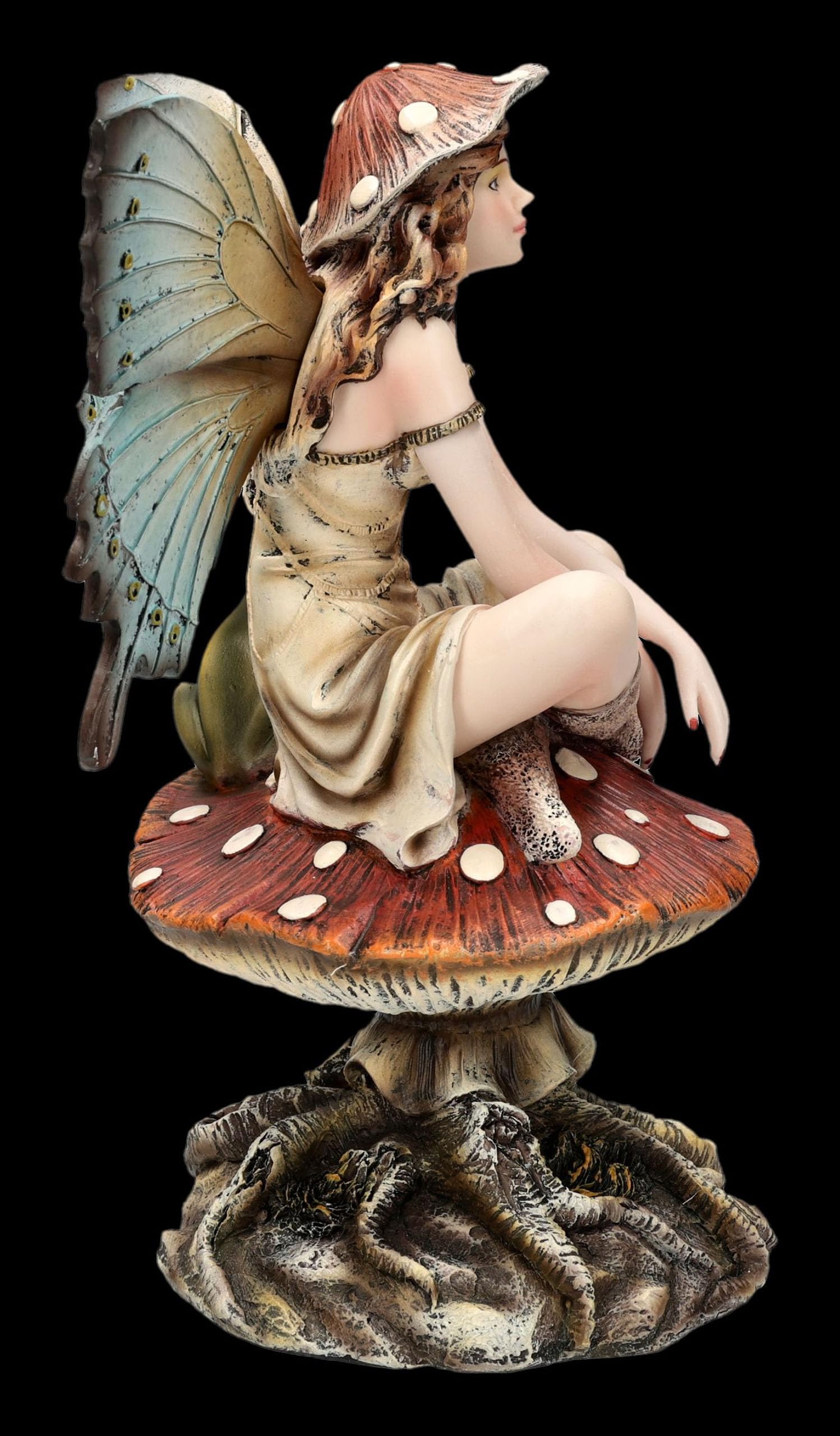 Figuren Shop GmbH Elfenfigur – Pilzfee Marilou auf Fliegenpilz – handbemalte Fantasy-Deko (21 cm) – Tales of Aurelion Collection – Geschenkidee für Märchen- & Feenfans