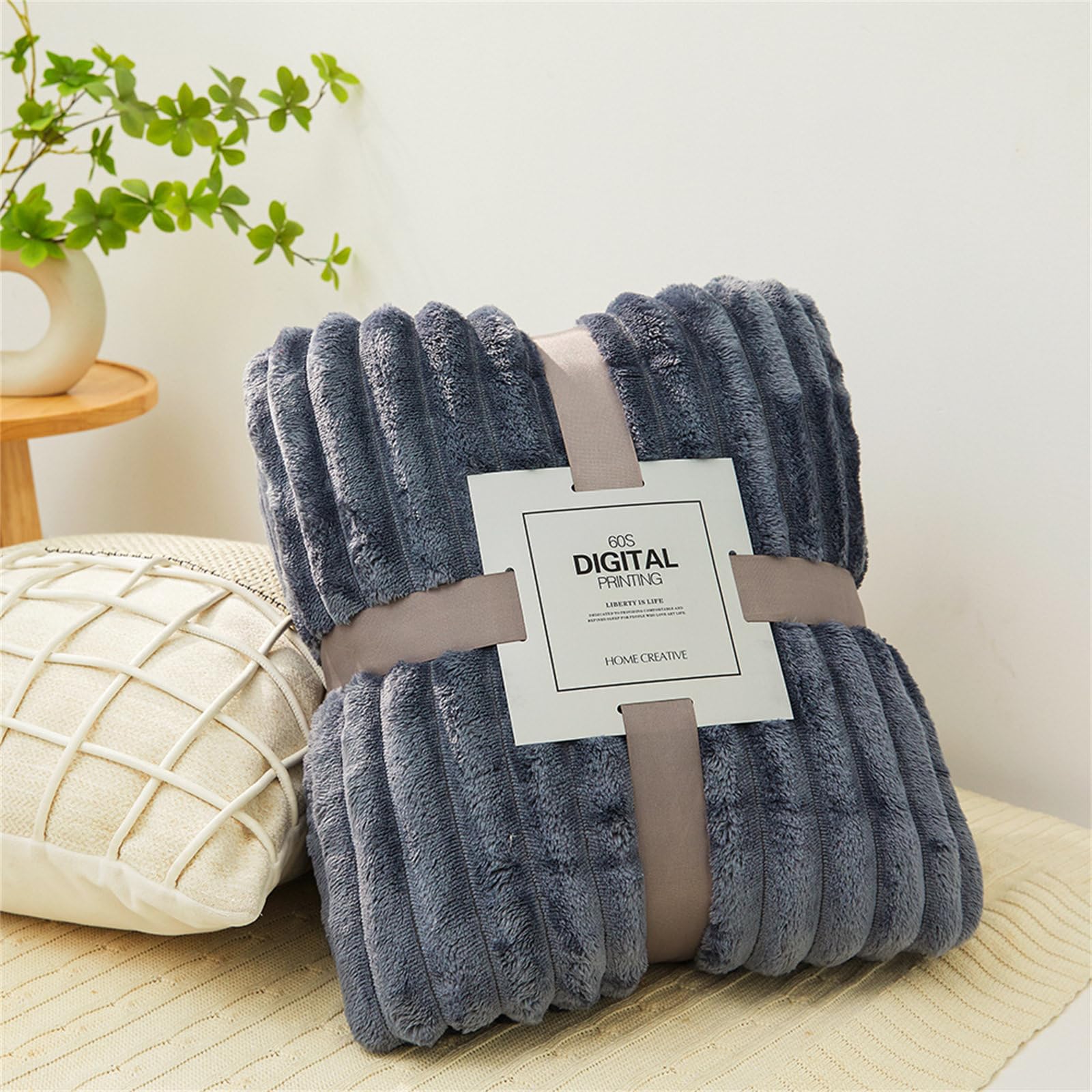 DOTBUY-SHOP Flannel Blanket Soft Throw Blanket, Warm Blankets and Throws, Thickening Throw fit all Season, Versatile Flannel Blankets For Sofas, Bed, Travel (180x200cm,Dark gray)