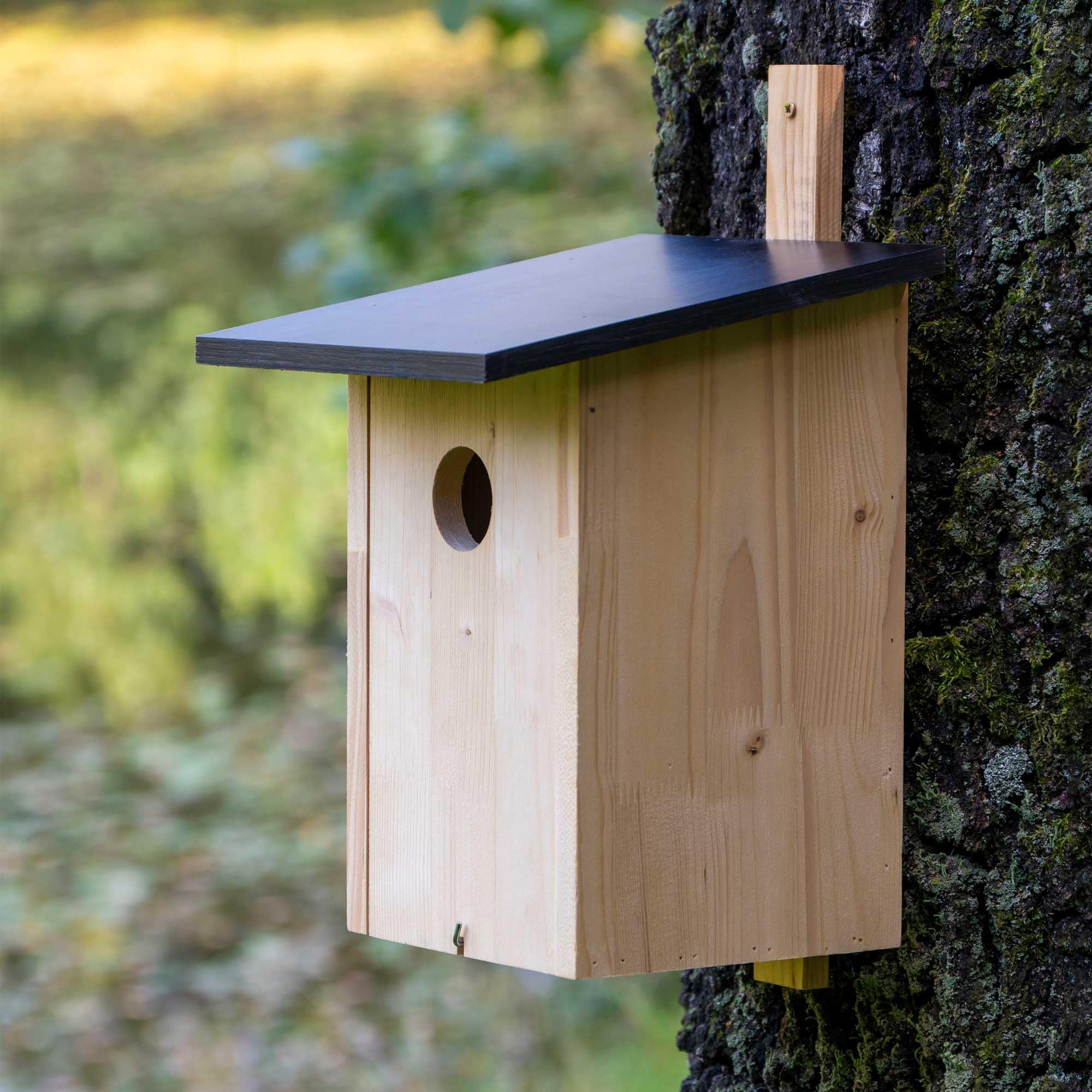 dobar® Klassischer Nistkasten für Stare und Spechte - Vogelbrutkasten zum Aufhängen - 22 x 25 x 32 cm - Natur