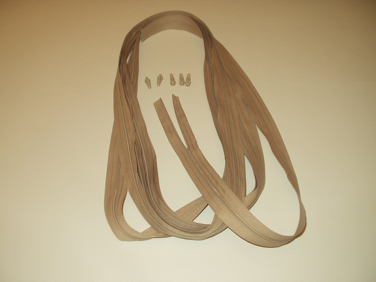 Beige Continouous Zip And Free Heads Beige 50M Metres Upholstery Continuous Zipping With Free Zip Heads For Cushions Etc