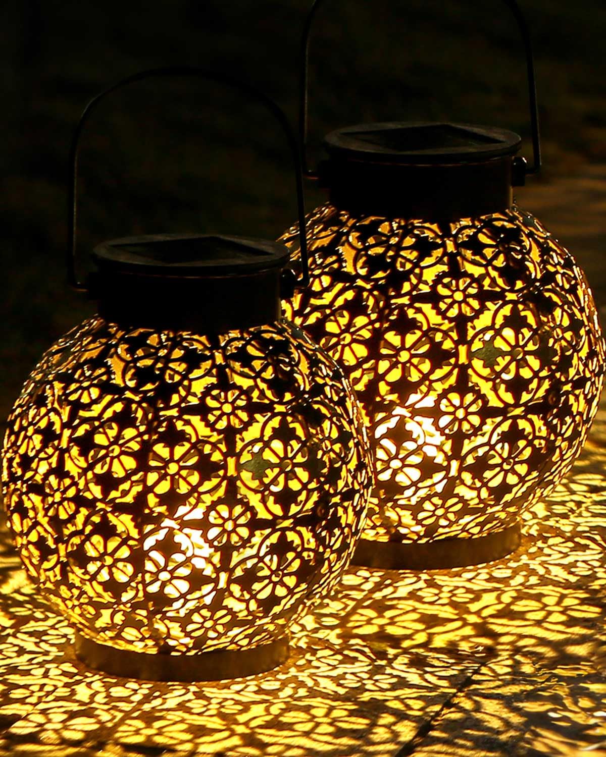 Solar Lantern Outdoor, IP44 Waterproof Lantern, Garden Solar Lamp for Sustainable Lighting, Metal Hanging Patio Lawn Warm White, 2PACK