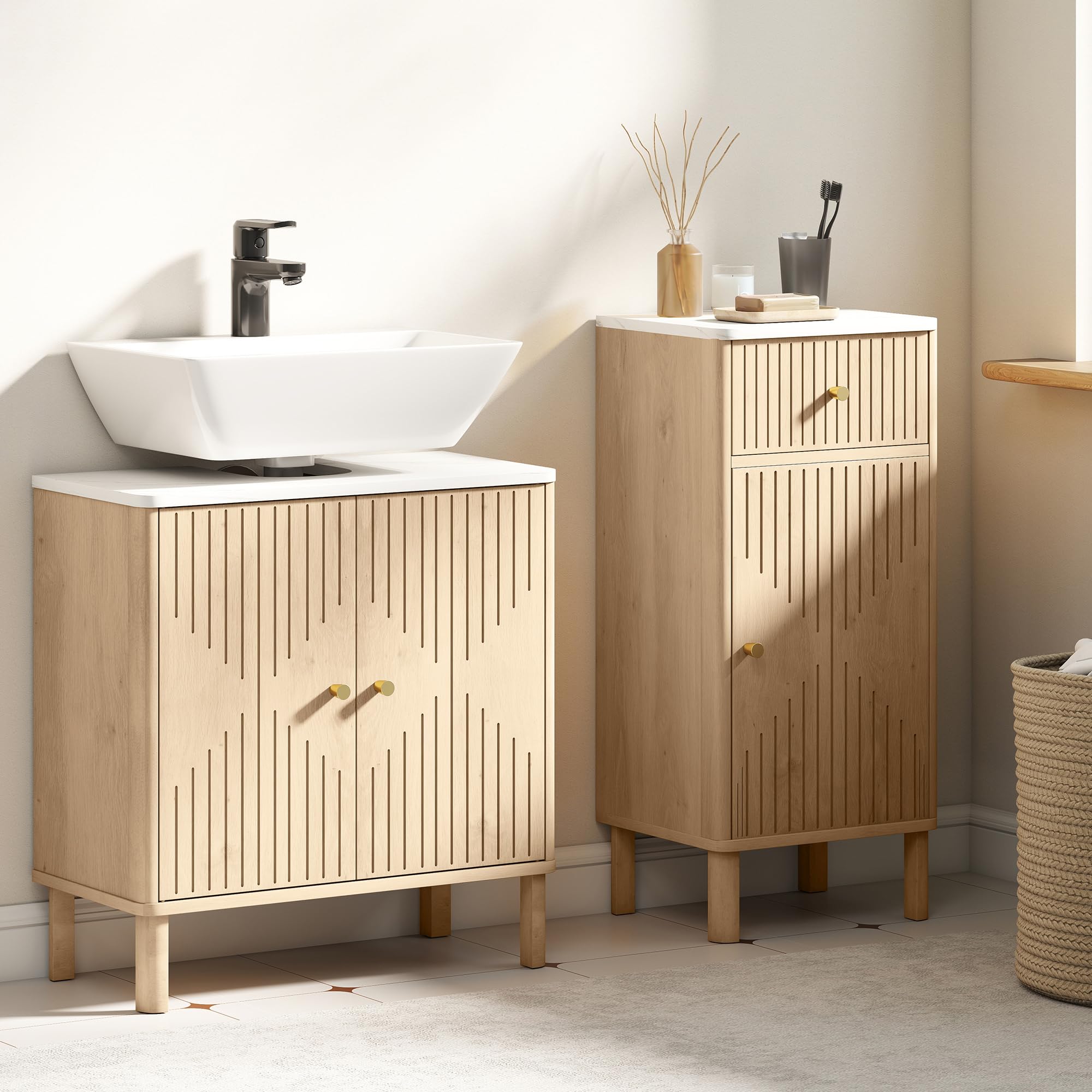 HOMCOM Mobile Sottolavabo con 2 Ante Decorate, Mobiletto Bagno con Ripiano Effetto Marmo e Mensola Regolabile Sotto Lavabo, adatto per Lavabi Con o Senza Piedistallo, Rovere