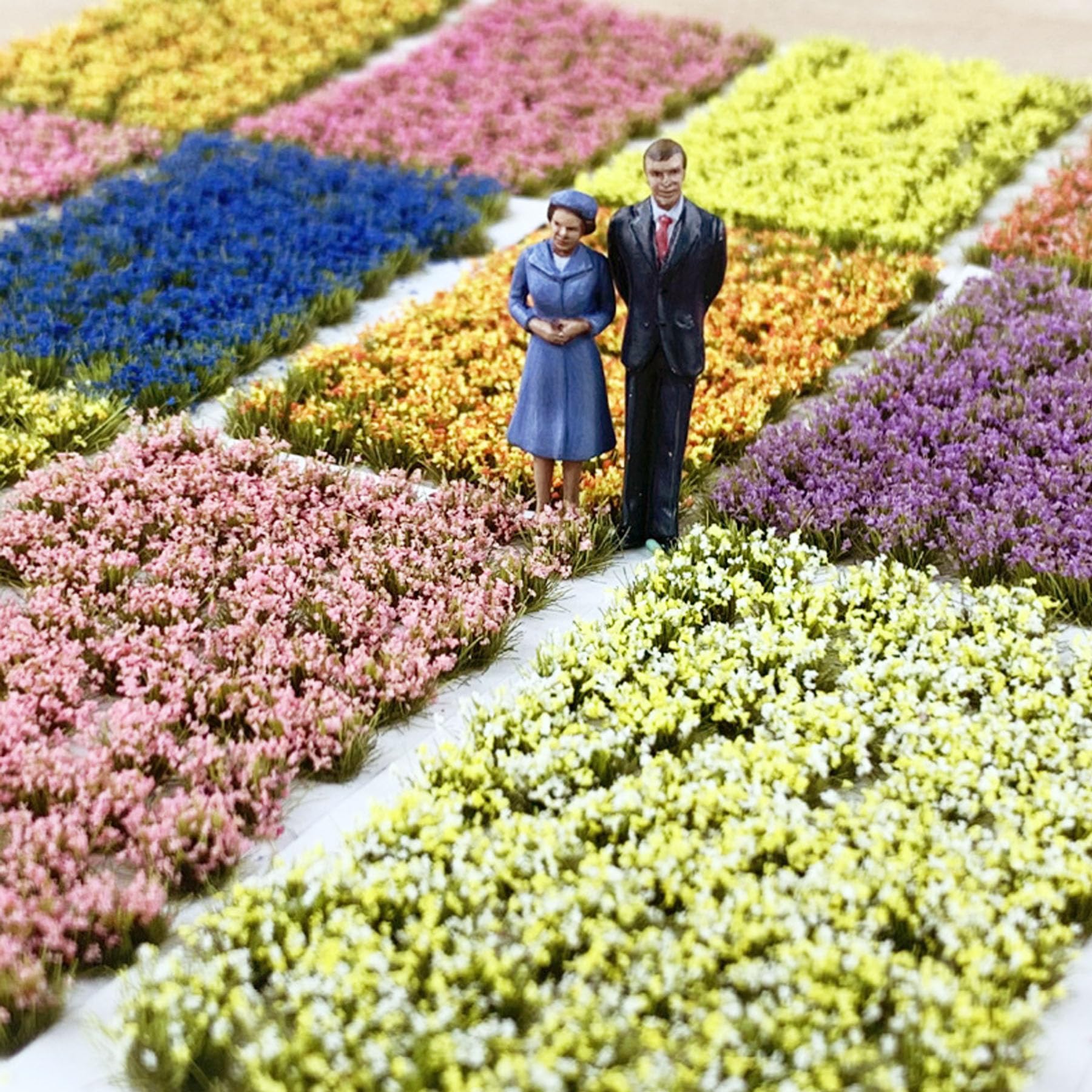 Woohome Miniature Colorful Flower Cluster, Multi Sizes Static Grass Tuft Model Grass Tufts Flower Vegetation Groups Static Grass Tufts for DIY Model Train Landscape Railroad Scenery (4A) - 3