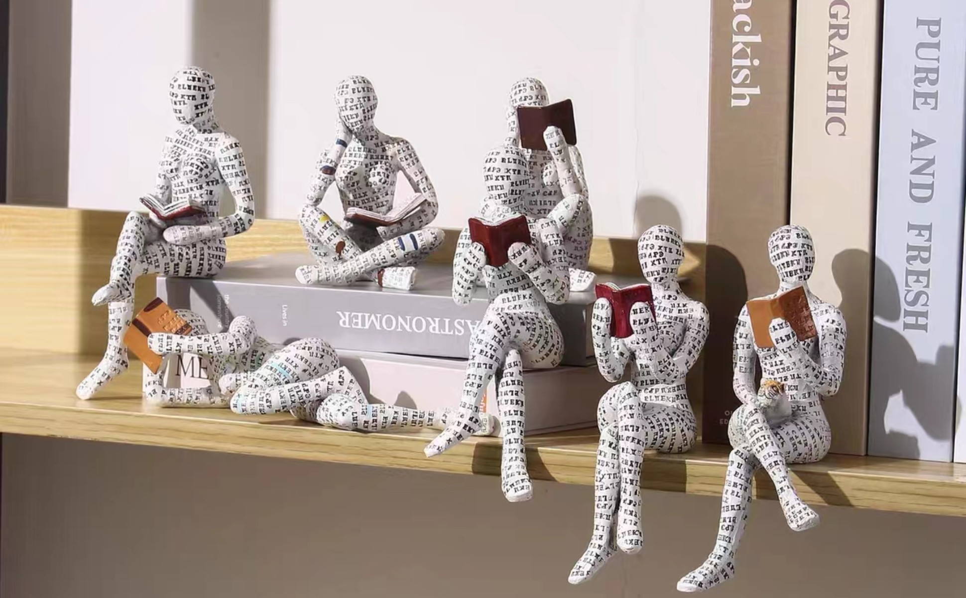 Figuritas decorativas de mujer leyendo 3 pzs miniatura 7