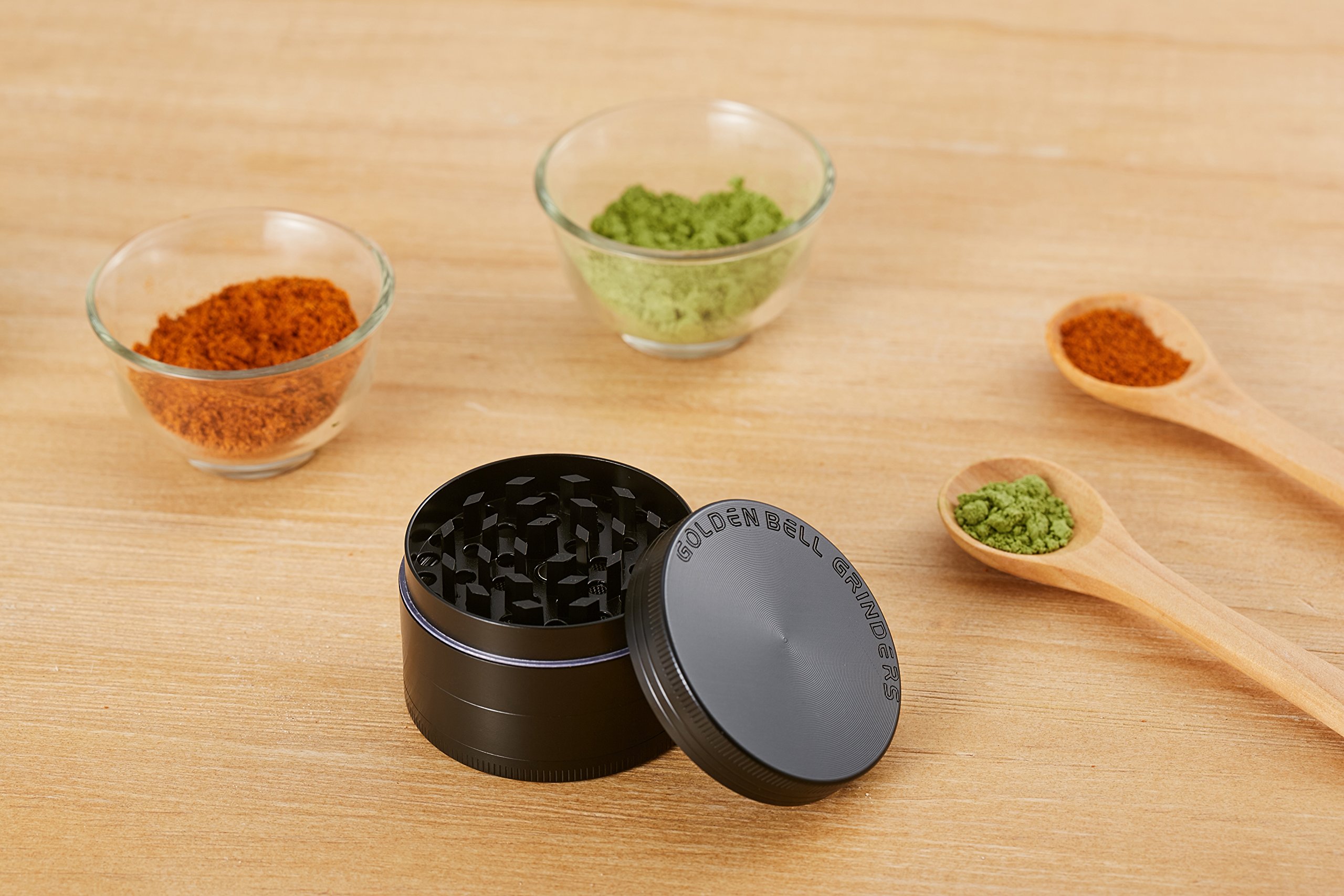 LIHAO Moulin Grinder à Epices en Alliage de Zinc pour Herbes Séchées et Épices de Cuisine, de Diametre 53mm, Noir
