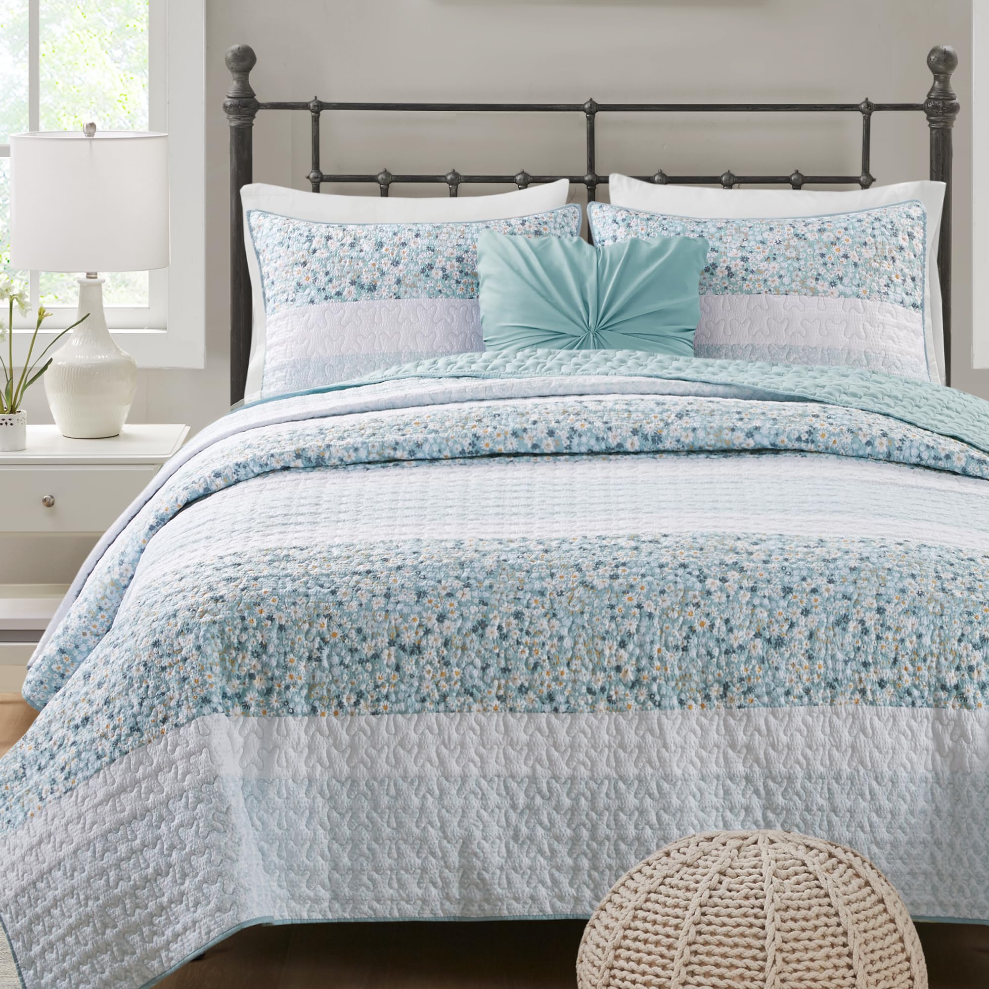 Madison Park Queen Quilt Set, Seersucker Floral Coverlet, All Season Lightweight Microfiber Bedding Quilt Set, Vermicelli Quilting Design, Throw