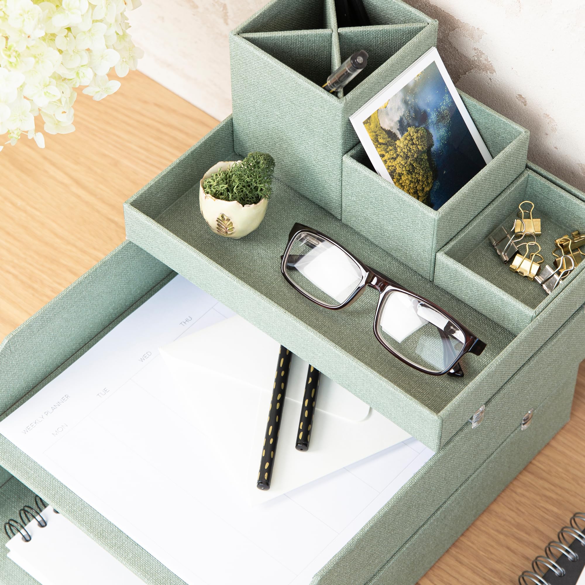 BIGSO BOX OF SWEDEN LENA Schreibtisch Organizer für Stifte, Büroklammern, Haftnotizen usw. – Sortierkasten mit 4 Fächern – Ordnungssystem aus Faserplatte und Papier in Leinenoptik – mintgrün