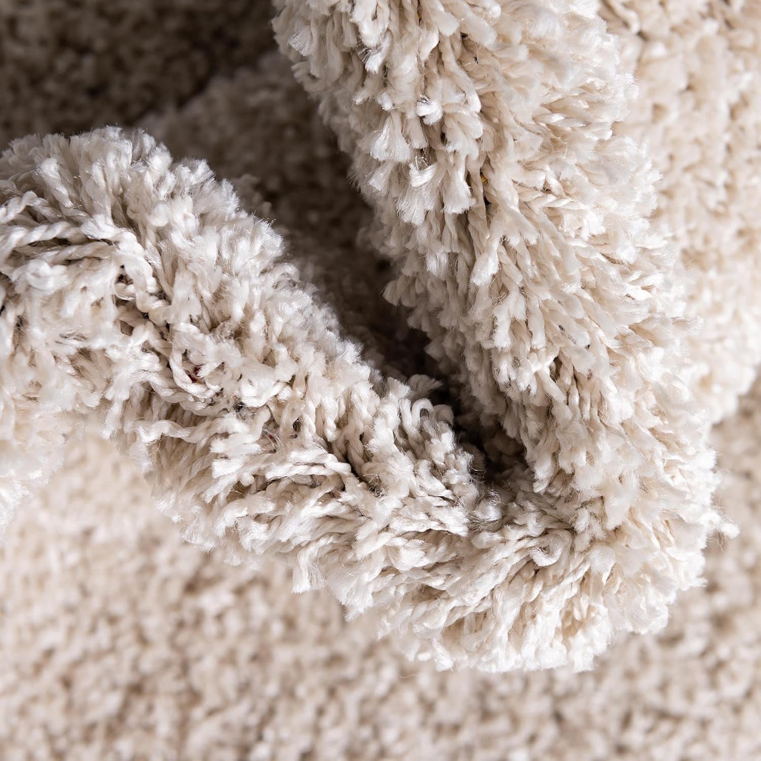 Rugs.com Soft Solid Shag Collection Round Rug – 4 Ft Round Oatmeal Beige Shag Rug Perfect for Kitchens, Dining Rooms