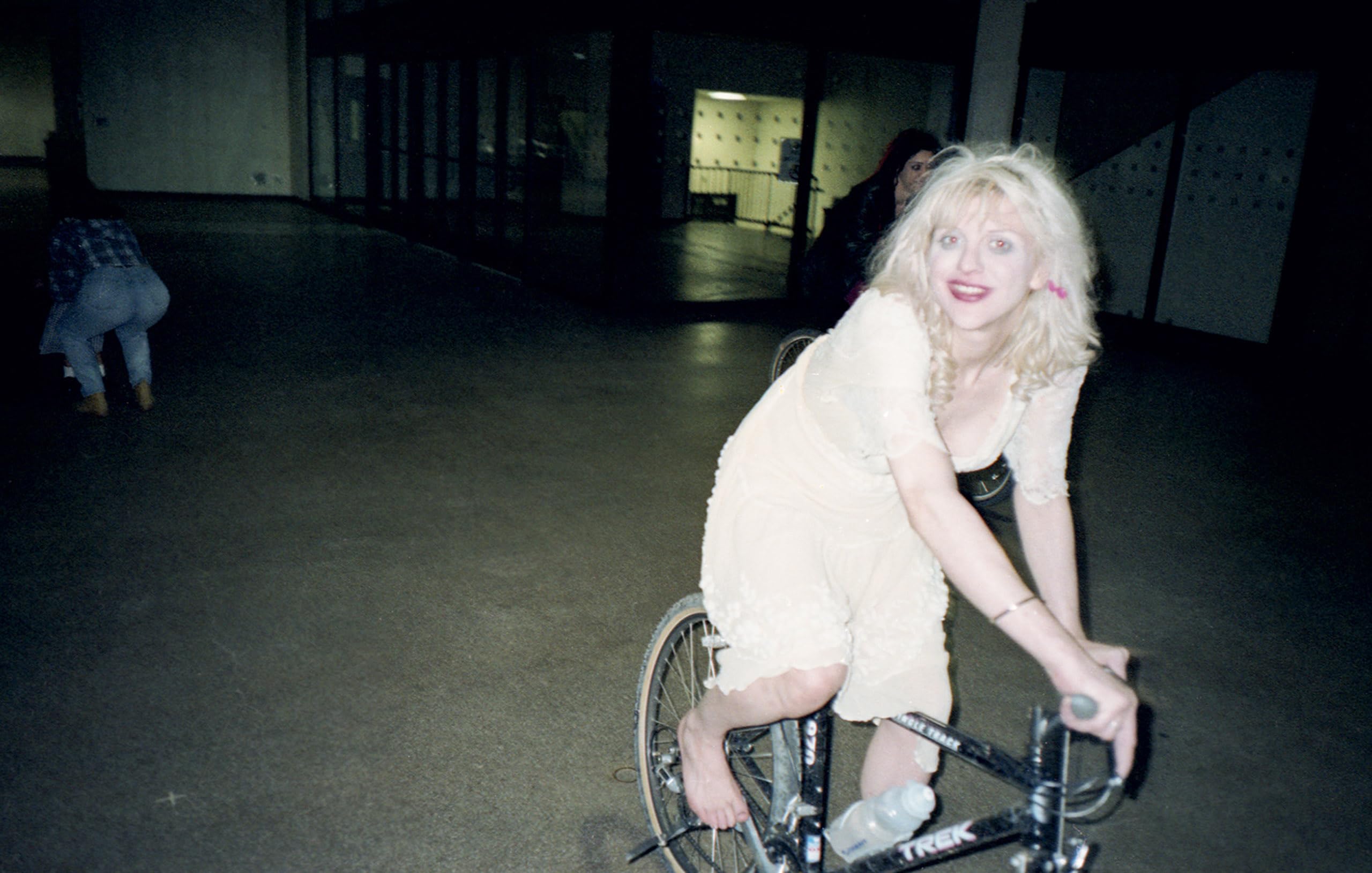 Melissa Auf der Maur My 90s Rock Photographs /anglais