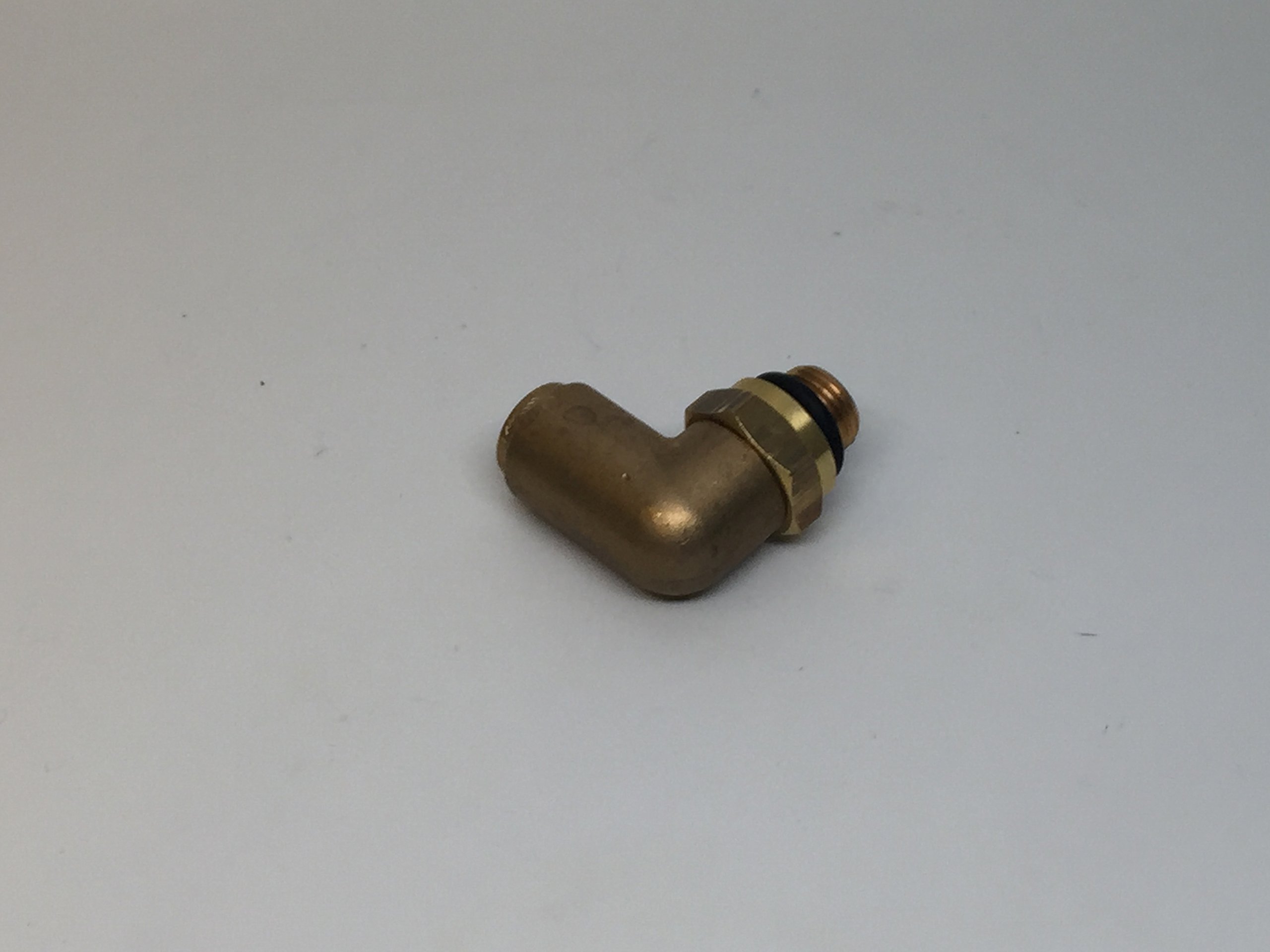 Amazon.com: Volvo Truck 20515114 Elbow Nipple : Automotive
