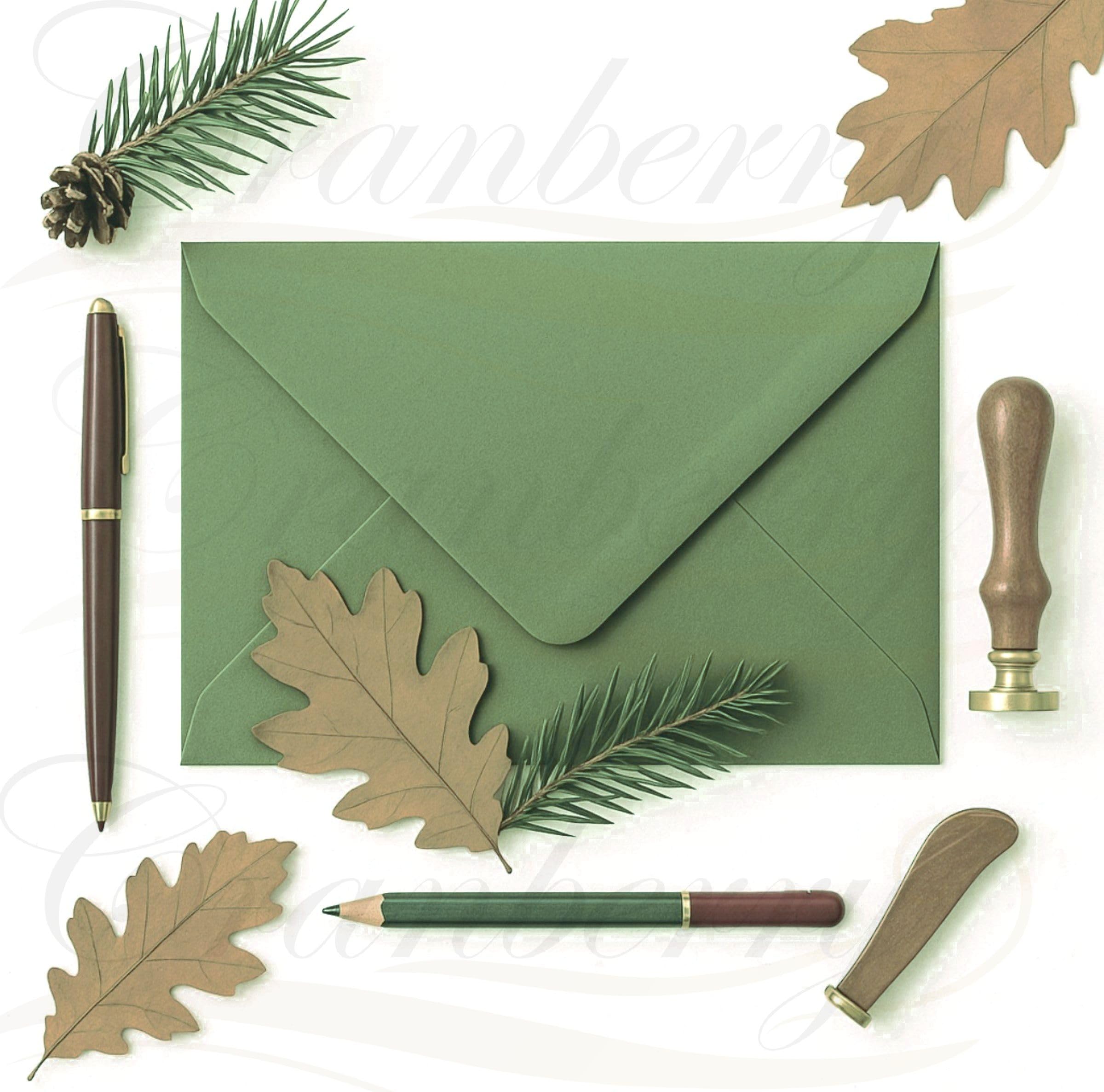 Lot de 25 enveloppes gommées format C6 vert olive 114 x 162 mm pour cartes de vœux A6, anniversaire, Noël, commercial, invitations et utilisation quotidienne.