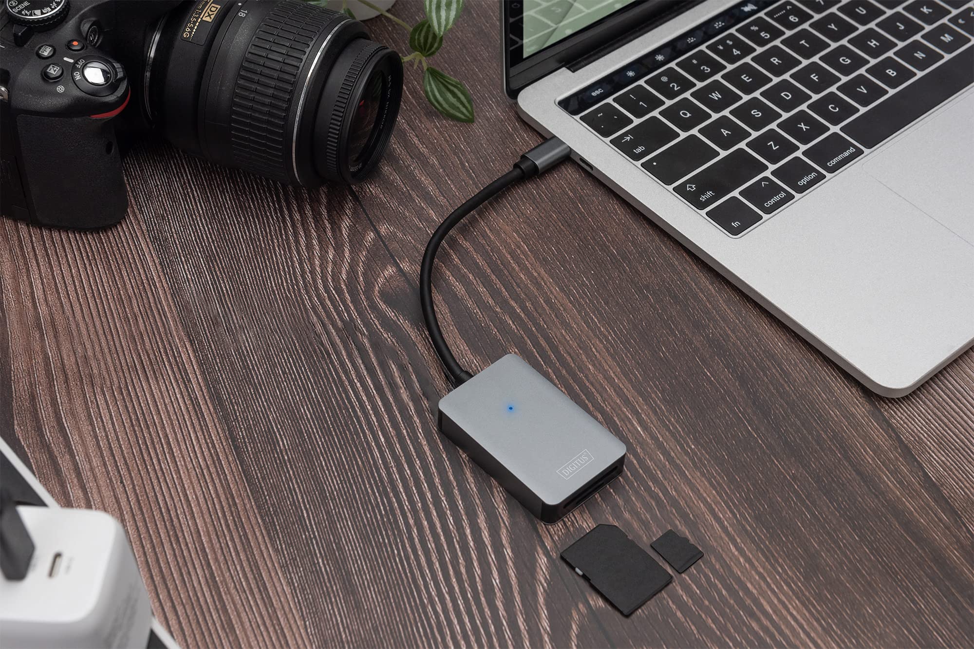 DIGITUS Czytnik kart USB-C - 2 porty - UHS-II SD4/TF4.0 - 300 Mbps - Plug & Play - SDXC, SDHC, SD, Micro SDXC, Micro SD, Micro SDHC - Space Grey