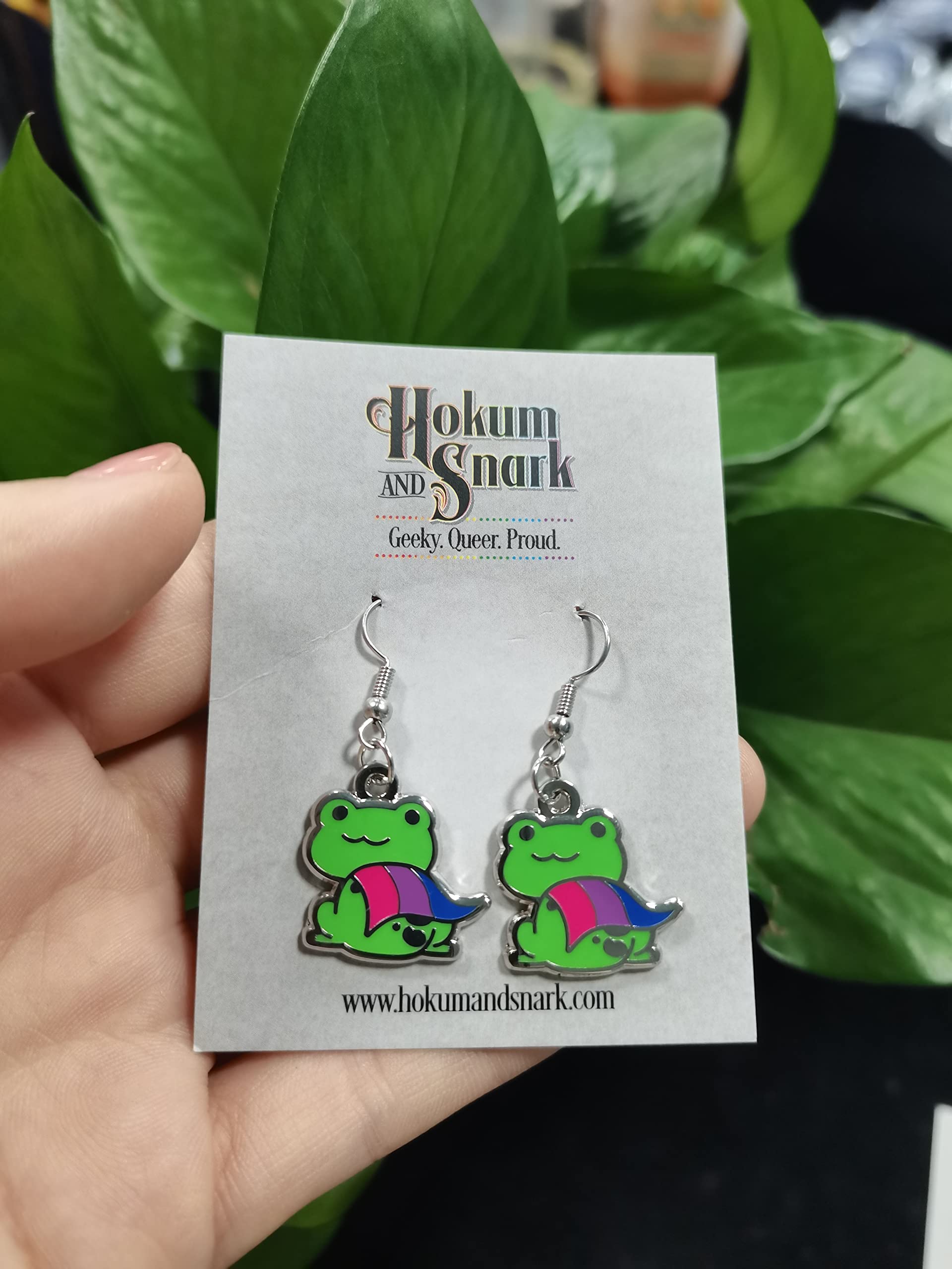 Pendientes de rana de orgullo bisexual en bandera Bi LGBT+ | Pendientes de rana gay de superhéroe Chibi, acero inoxidable, sin piedras preciosas, Acero inoxidable, No es una piedra preciosa