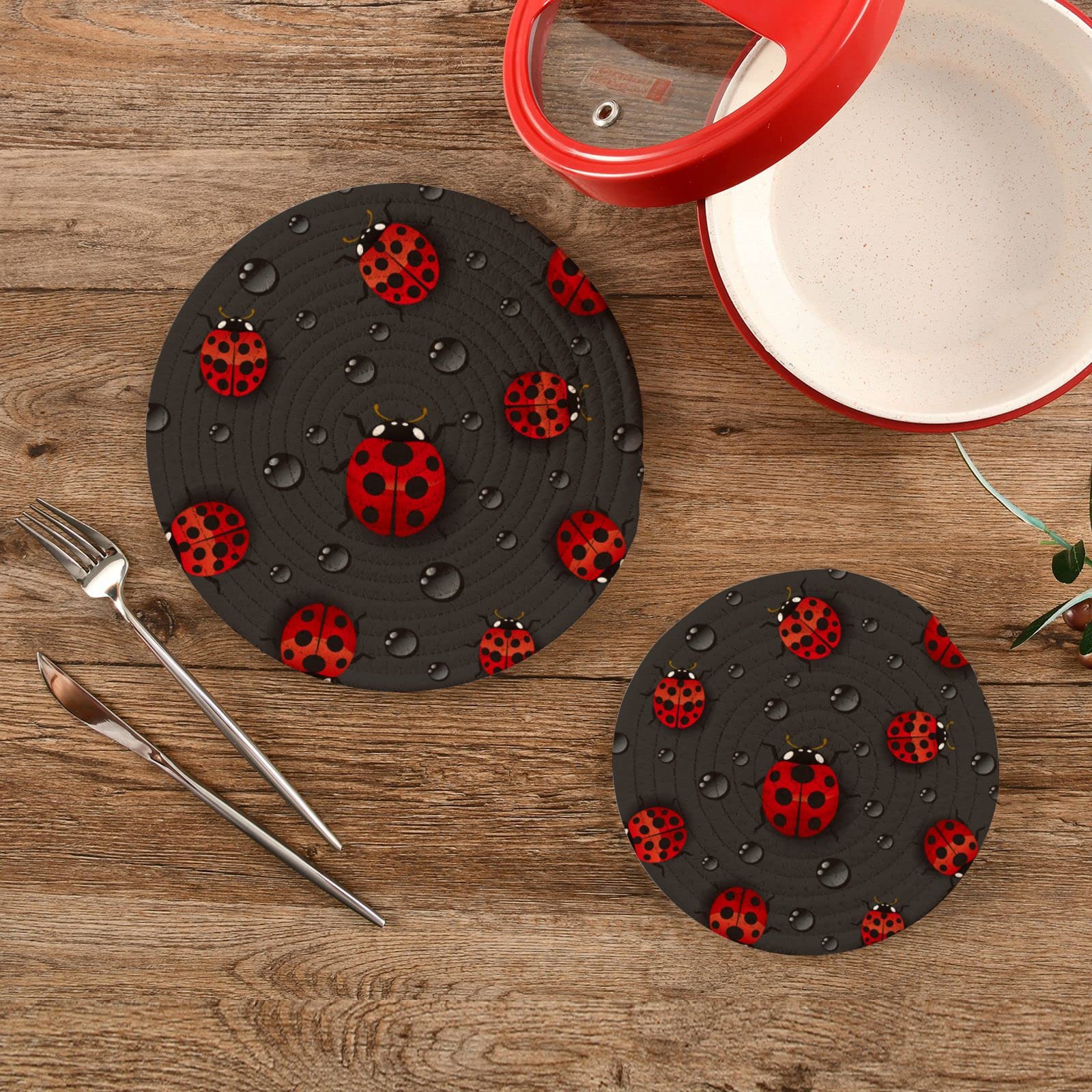 susiyo Lady-Bugs on Dark Background Trivets Mats Potholders Set Round Cotton Thread Weave Trivets Hot Pot Holders Set of 2 Coasters Hot Pads Table Mats for Dishes Pans Cooking and Baking