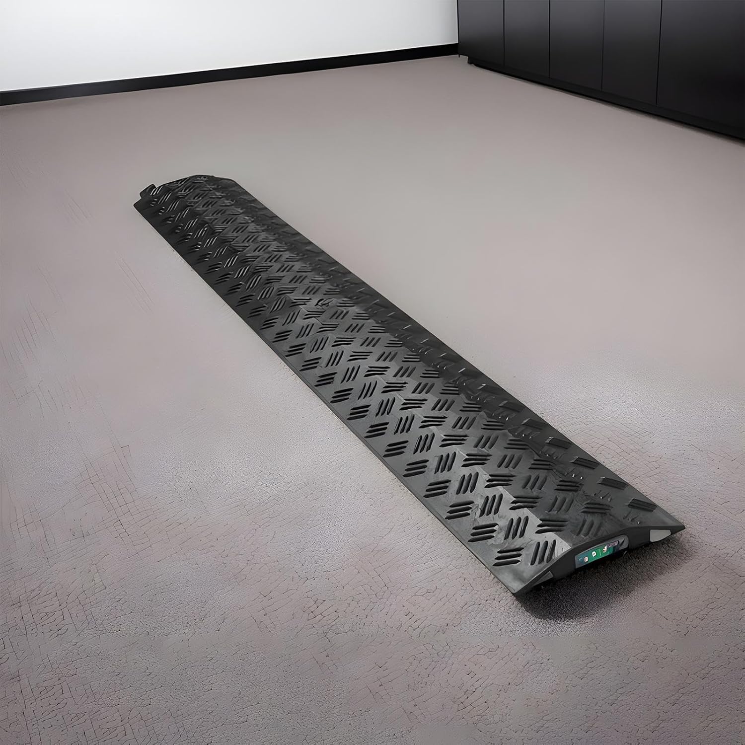 Driveway Hose Protector - Cable Ramp Cover | Sturdy Power Line & Hose Guard for Driveway, Garage, Garden, Asphalt, Sidewalk, and Walkway Protection Indoor Outdoor Use