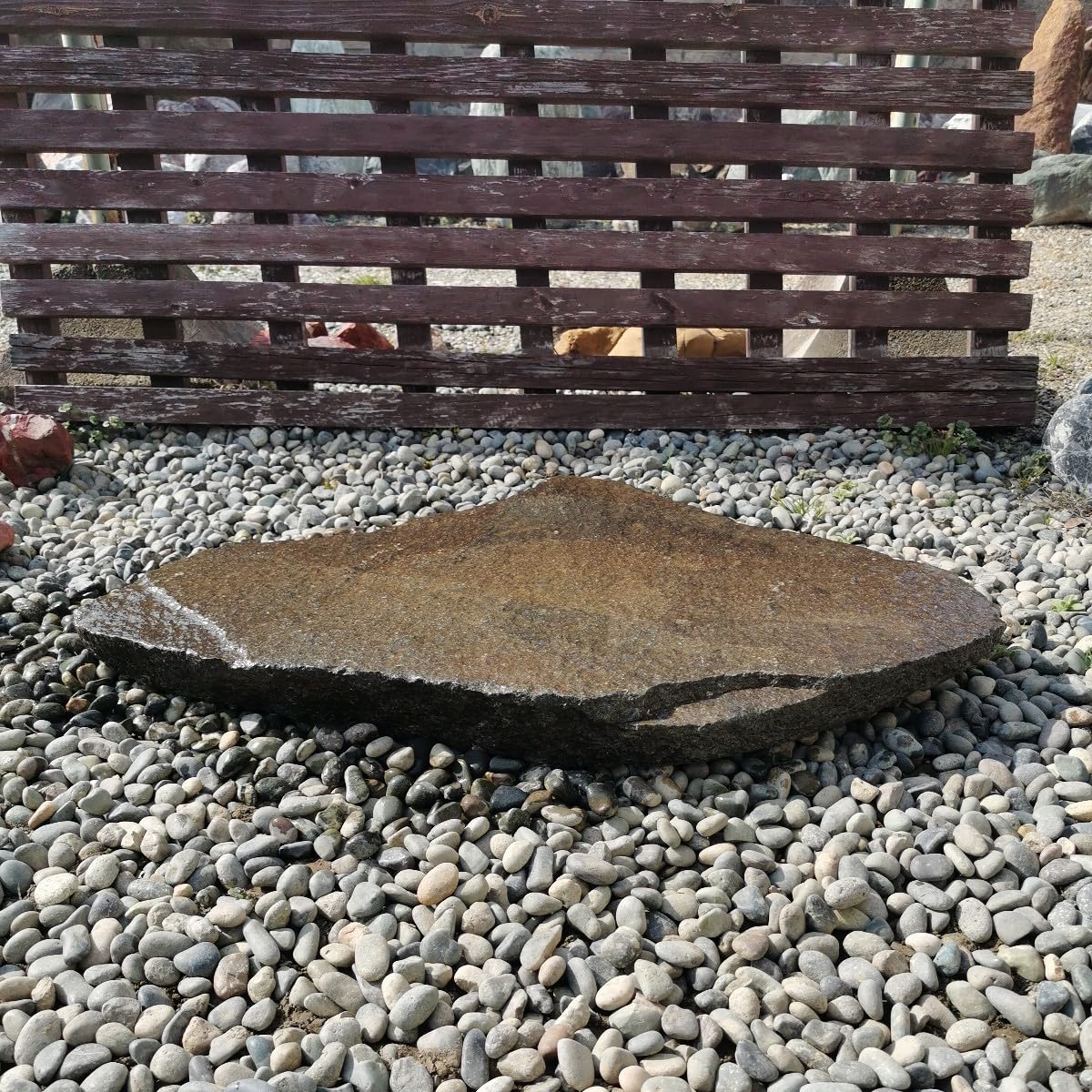 Amazon.co.jp: 鉄平石19.9キロ庭石鑑賞石石盆石水石灯籠庭坪庭盆栽