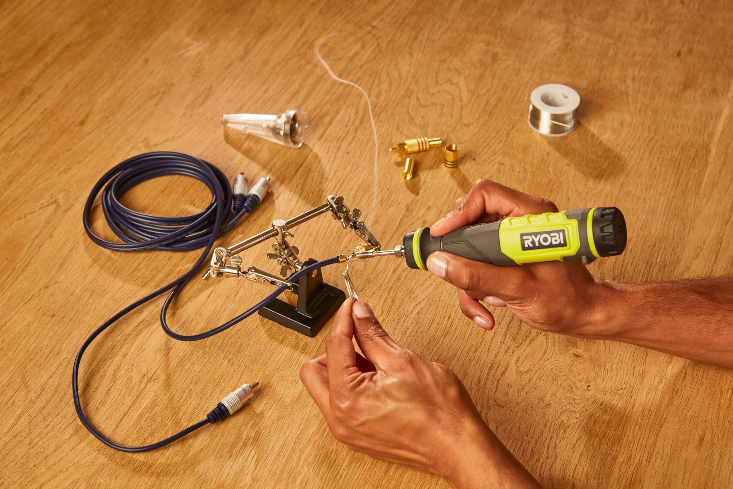 RYOBI RSI4-120G - Soldador USB de litio (480°, cable USB-C - 1 batería de 4 V, 2,0 Ah, USB de litio, incluye alambre de soldadura y tapa de seguridad