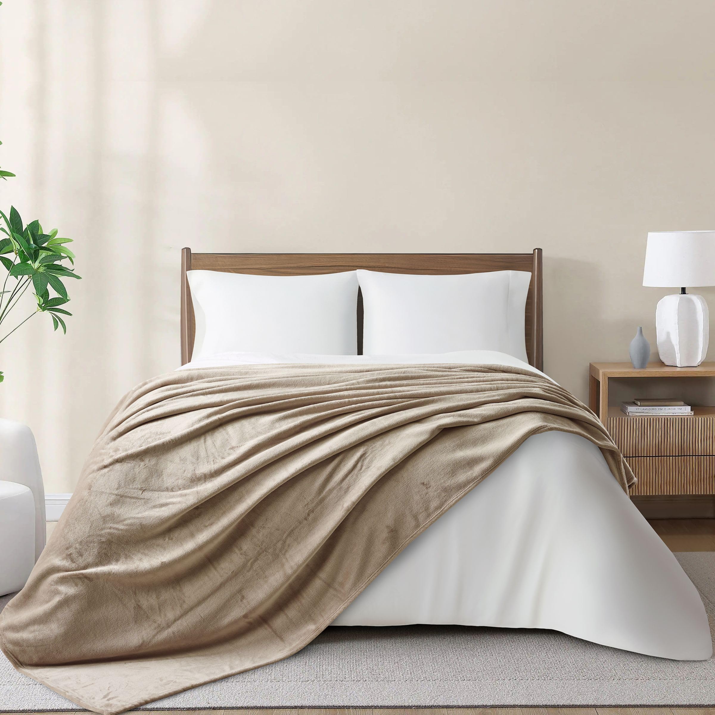 DONETELLA Fleece Blanket, King Size 210x240 cm, 300 GSM, Lightweight Ultra Soft & Warm Solid Throw Blanket, Cozy for Sofa, Bed & Couch