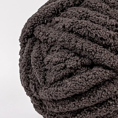 Miniatura 2 de Crafted By Catherine Hilo de felpilla grueso, paquete de 2 (41 yardas cada madeja), beige, calibre 7 Jumbo