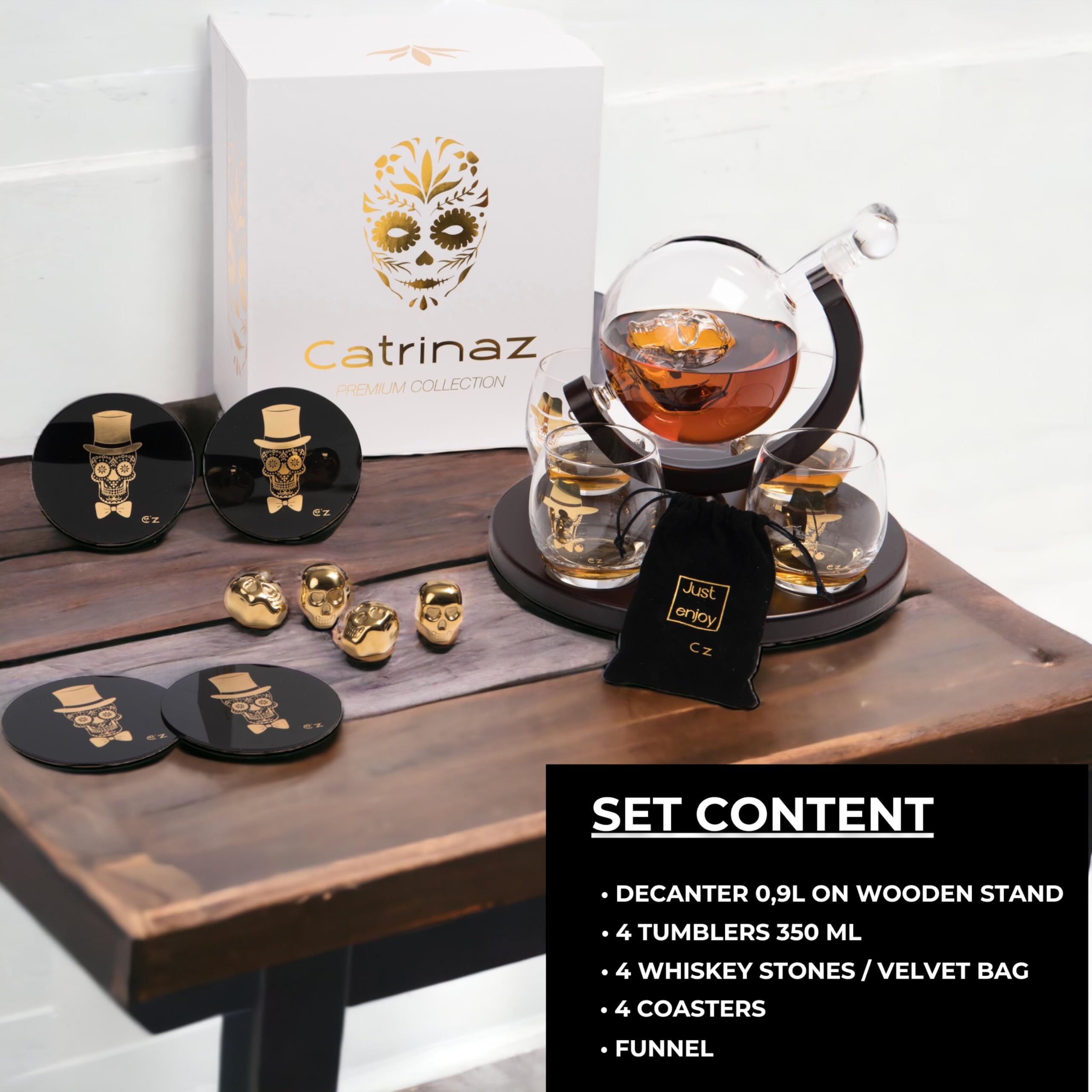 Jarra de whisky - Juego de decantador de whisky de lujo - 0,9 L - Incl. 4 piedras de whisky de calavera dorada - 4 vasos de whisky - 4 posavasos únicos - Regalo único