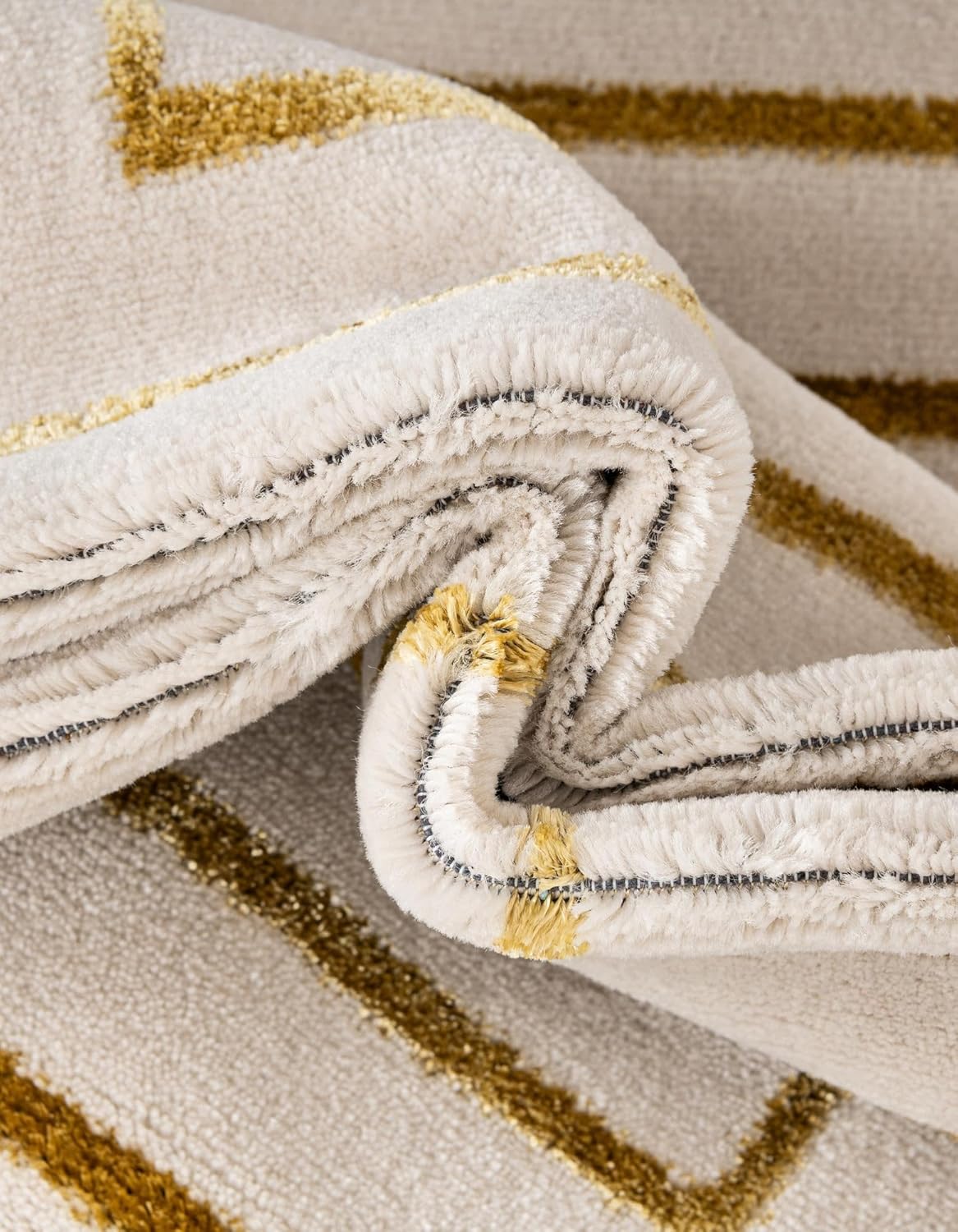 Rugs.com Vogue Geo Collection Rug – 6 Ft Round White Medium-Pile Rug Perfect for Kitchens, Dining Rooms