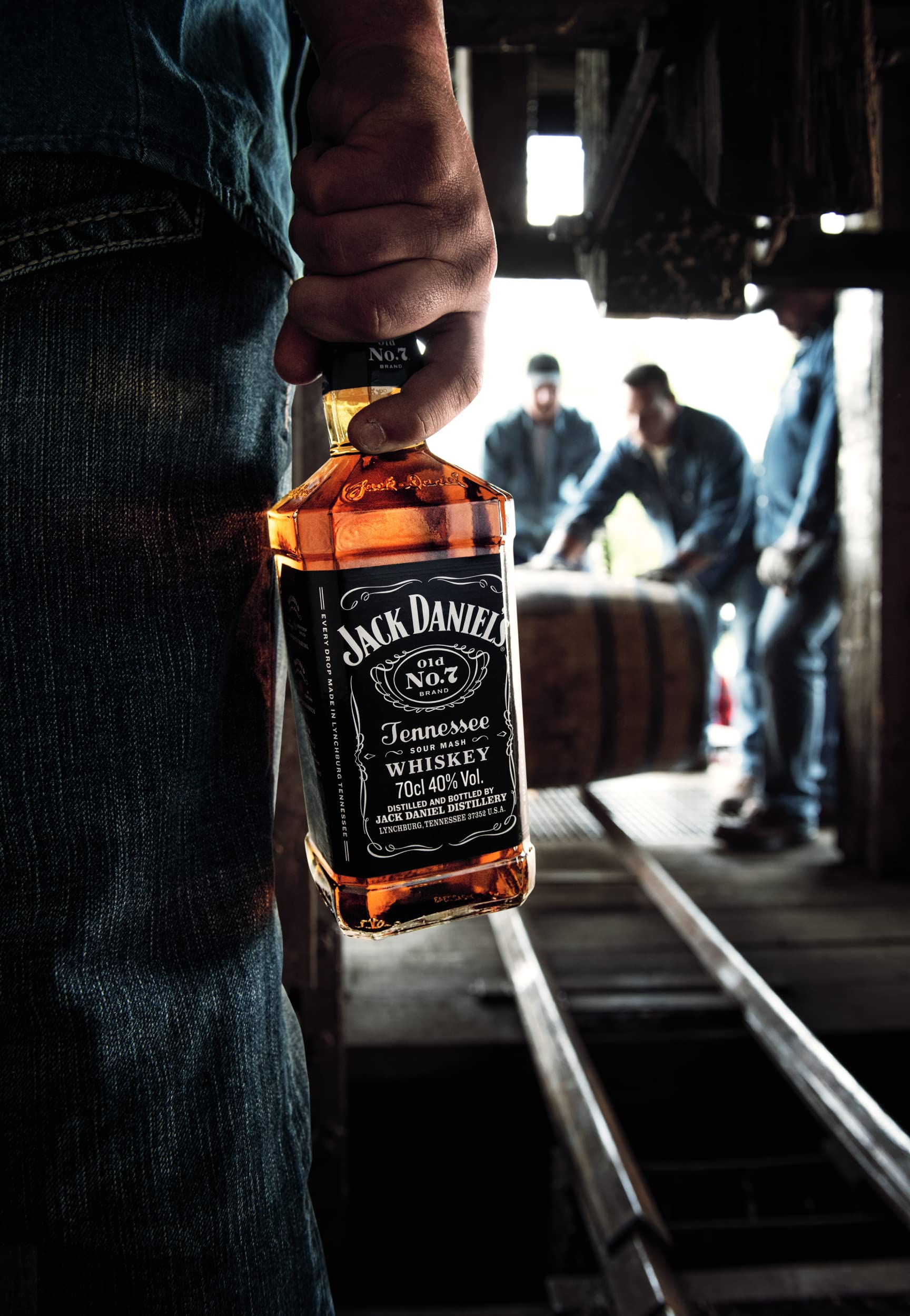 Jack Daniel’s Old No.7 – Tennessee Whiskey Filtrato Al Carbone Lincoln County Process, Note Morbide Di Vaniglia, Caramello E Rovere Tostato, 40% Vol., Bottiglia In Vetro da 100 cl