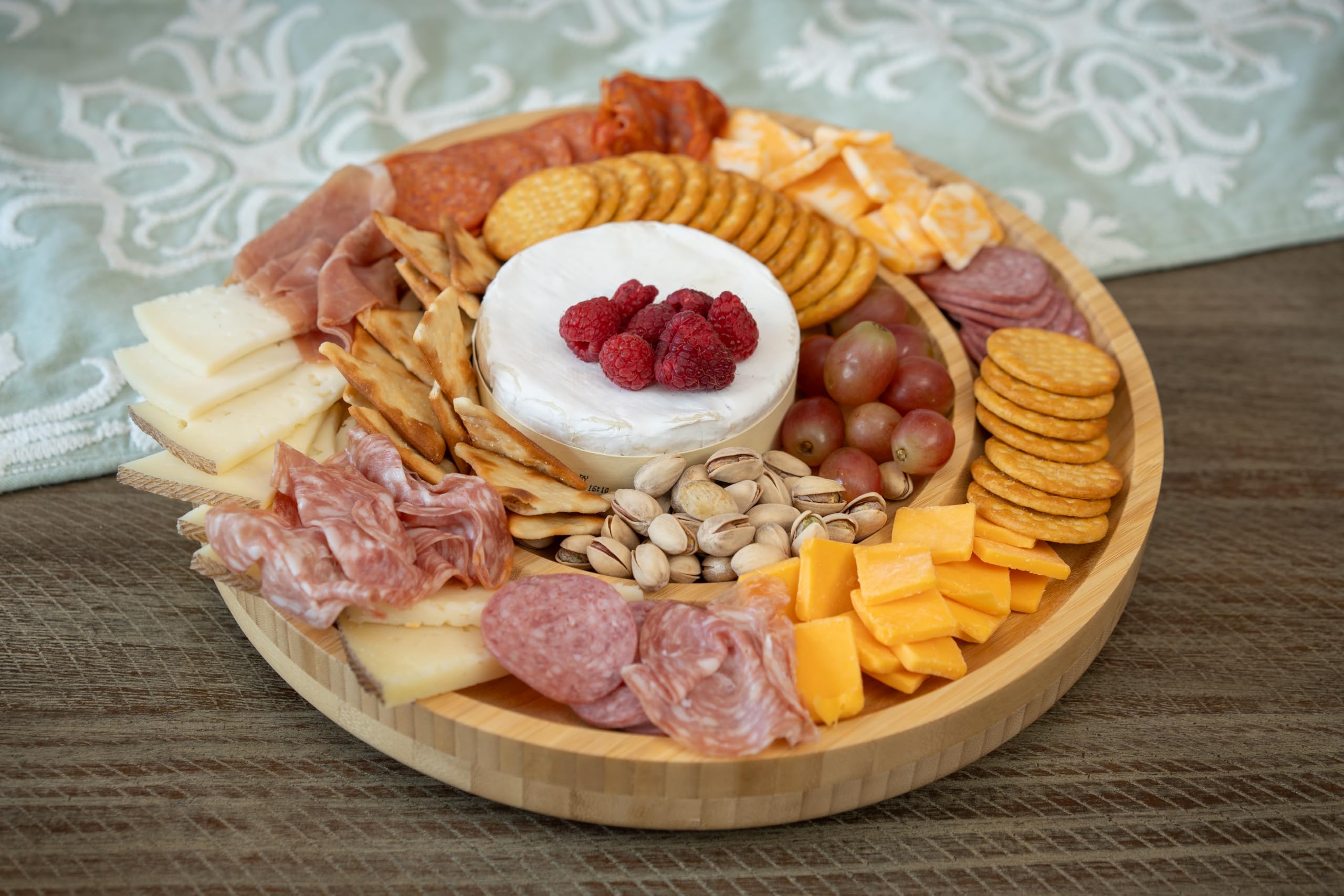 Plateau à fromage rond et planche à charcuterie - Plateau à fromage rond en bambou - Planches à fromage pour charcuterie - Coffret cadeau - Planche à fromage en bois avec couteaux - Plateau à fromage