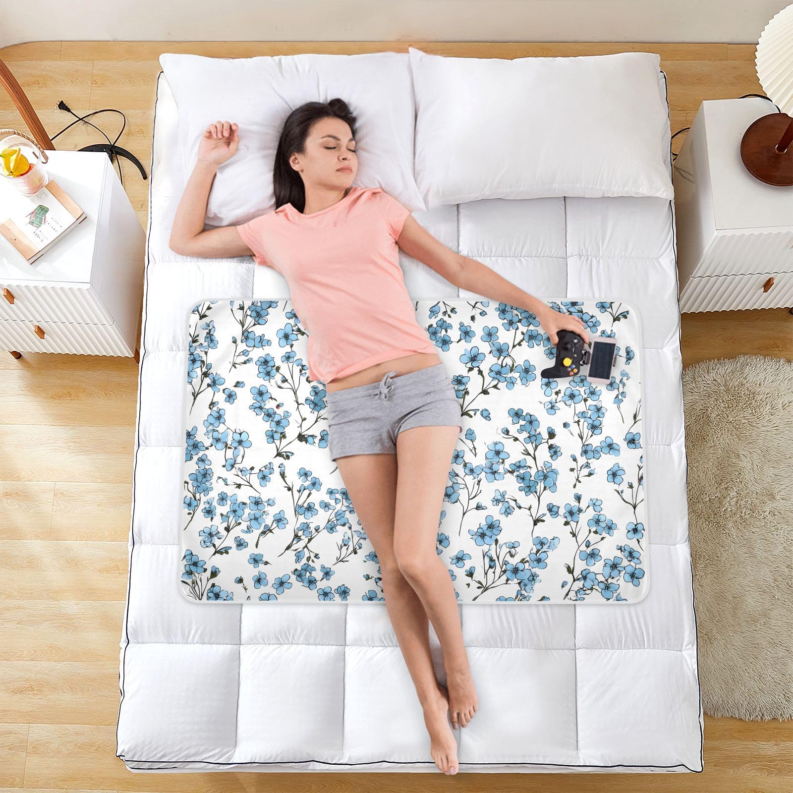 CEBUGI 34” x 52”Washable Underpads Heavy Absorbency Waterproof Incontinence Bed Pads Little Blue Flower Pee Pads for Adults Kids and Baby