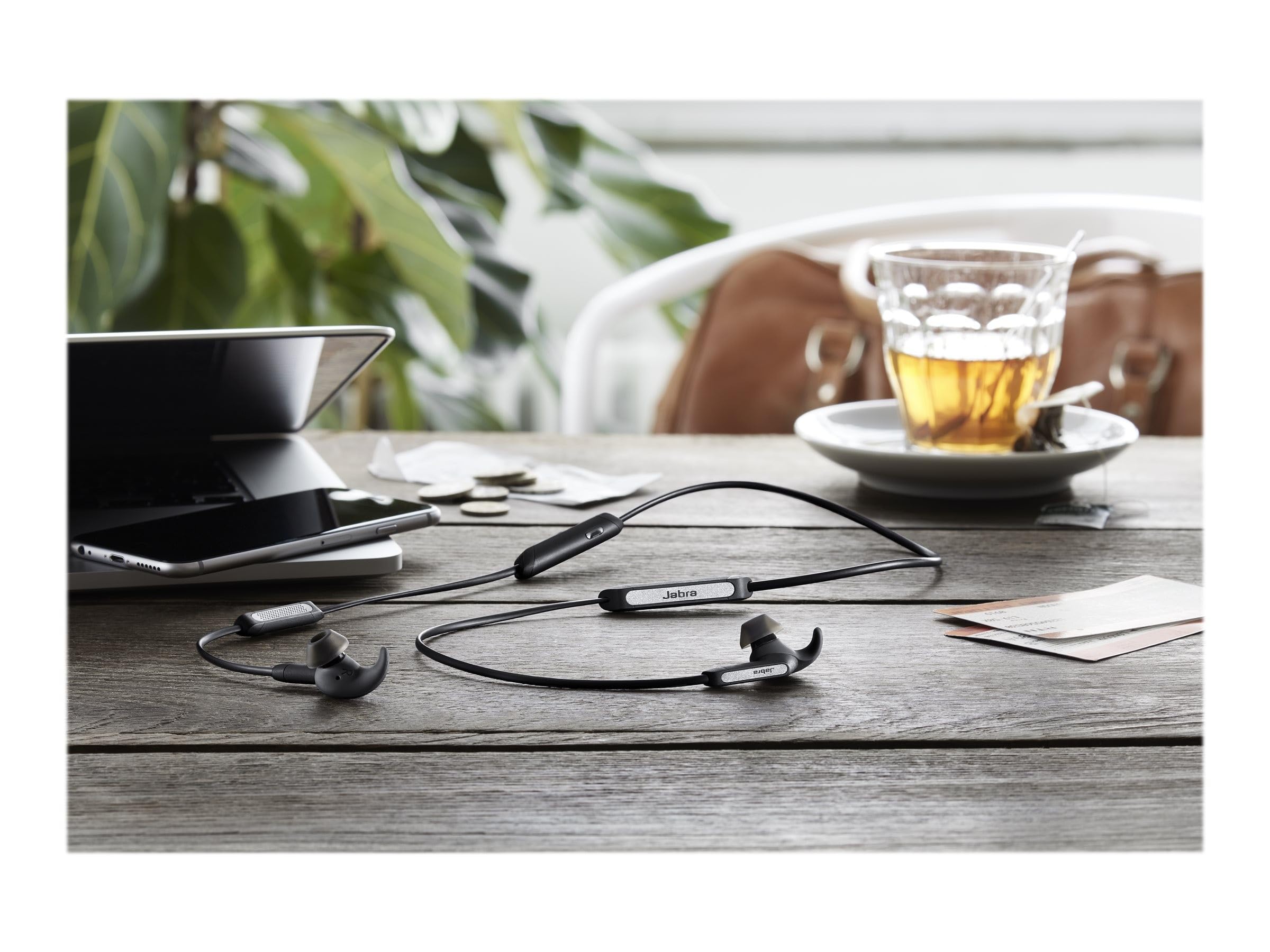 Jabra Elite 45e, Auriculares Bluetooth con Protección Impermeable para Llamadas Inalámbricas y Música, Negro Titanio