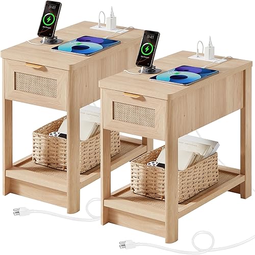 Lerliuo Juego de 2 mesitas de noche de ratán, mesita de noche estrecha con estación de carga, mesa auxiliar de cama bohemia con cajón estante de
