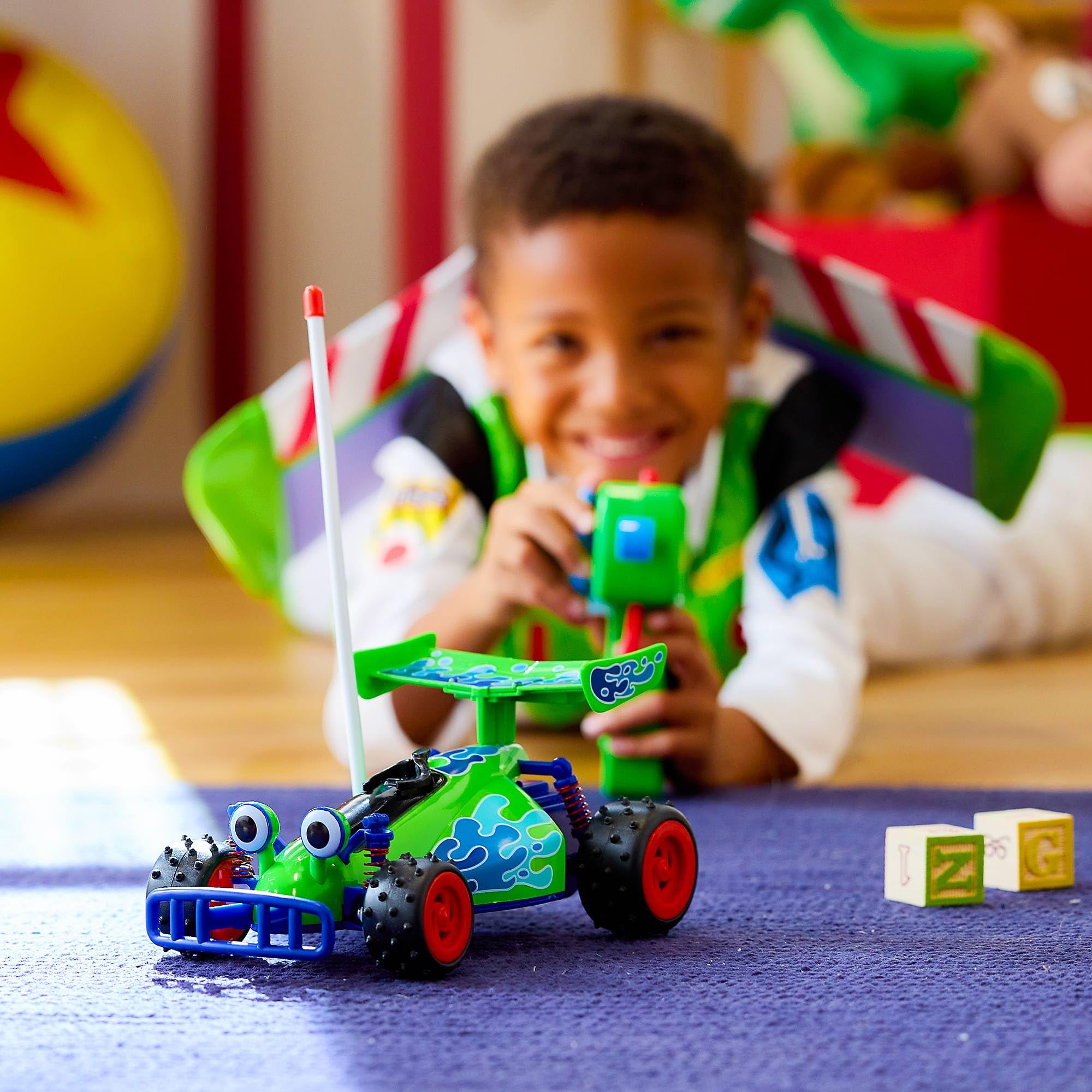Disney Store Oficial, Coche teledirigido Oficial de Toy Story, 2,4 GHz, 12 x 15 x 22 cm, 36+ Meses