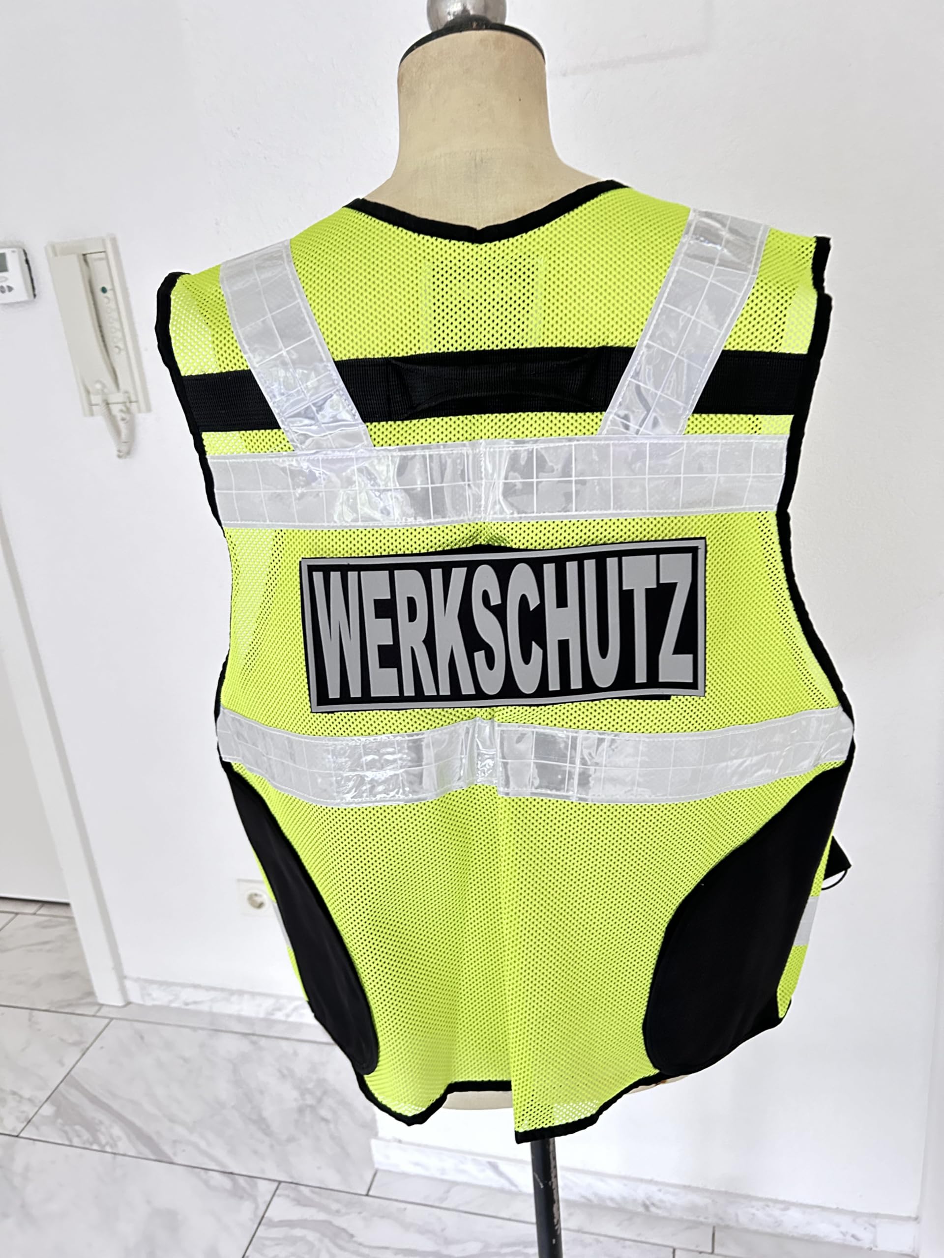 Sicherheitsweste 201 Gelb Schwarz Reflektierend + WERKSCHUTZ | Multifunktionsweste, Reflektierend, 2 Patch WERKSCHUTZ, Kennzeichnungsweste