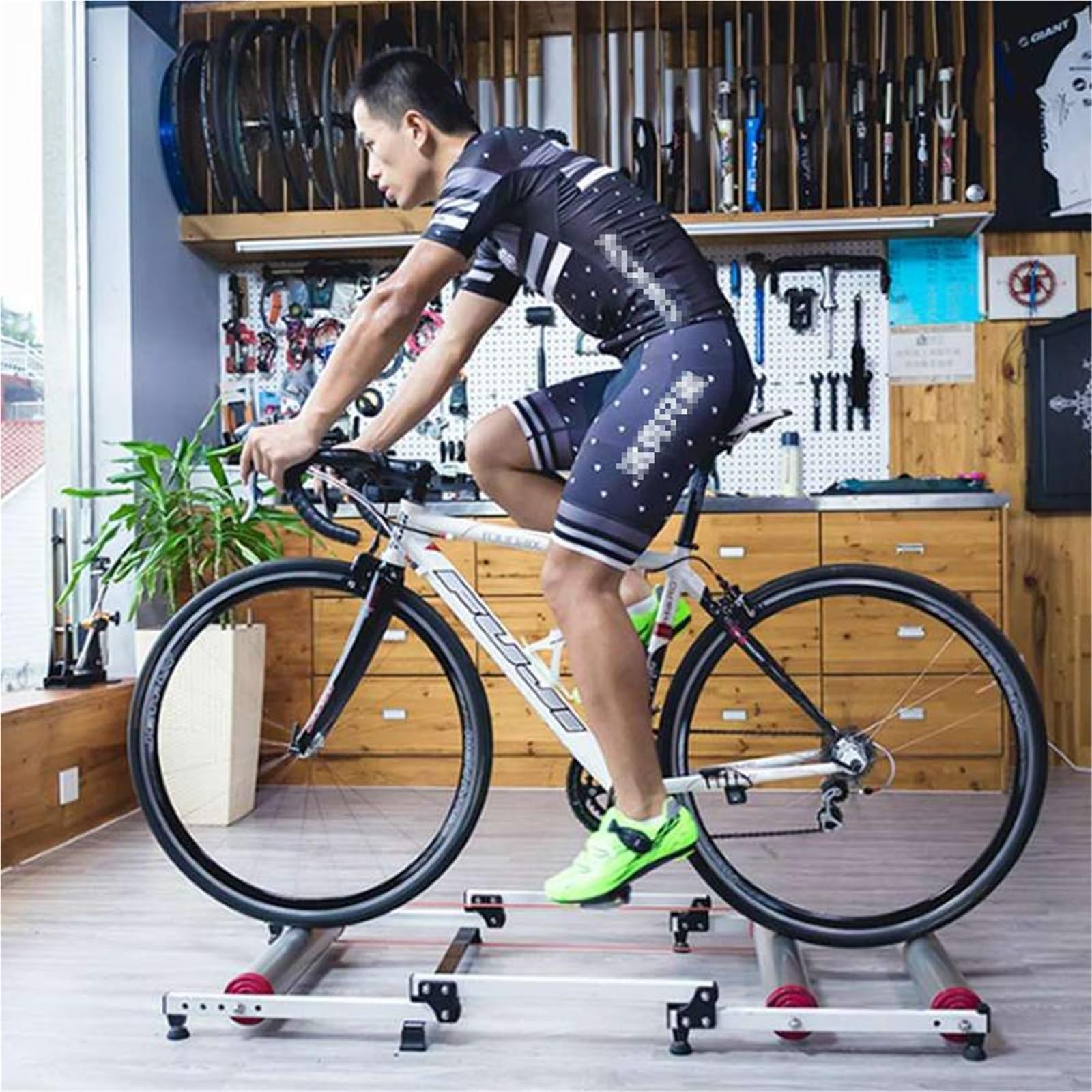 Fahrradrollentrainer für den Innenbereich, faltbare Aluminium-Legierung, mit parabolischem Design für Stabilität und versiegelte Lager, perfekt für MTB und Rennräder