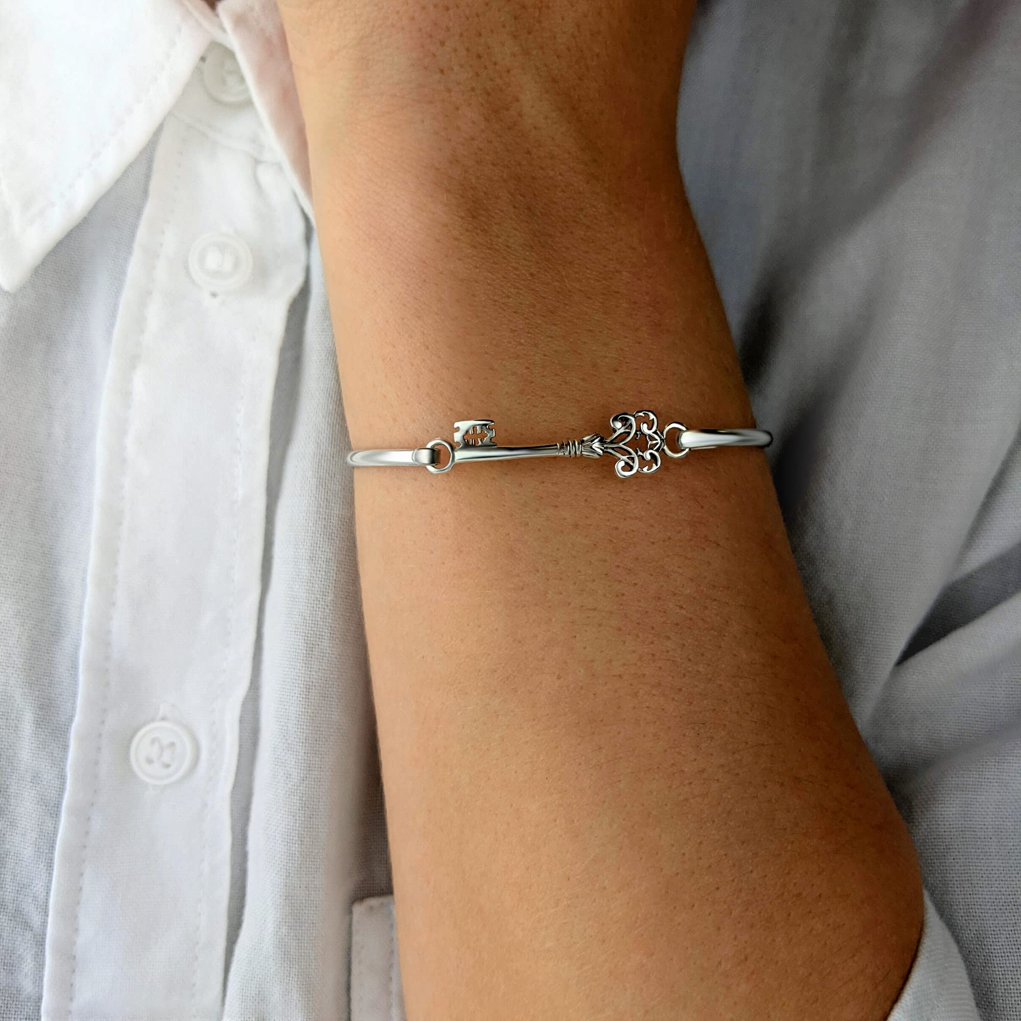 Silverly Brazalete Plata de Ley 925 Filigrana Cierre Gancho | Pulsera Apilable Llave Antigua Plata Maciza | Pulseras Finas Apilables Mujer | Regalo Novia | Pulseras Simbólicas Amistad