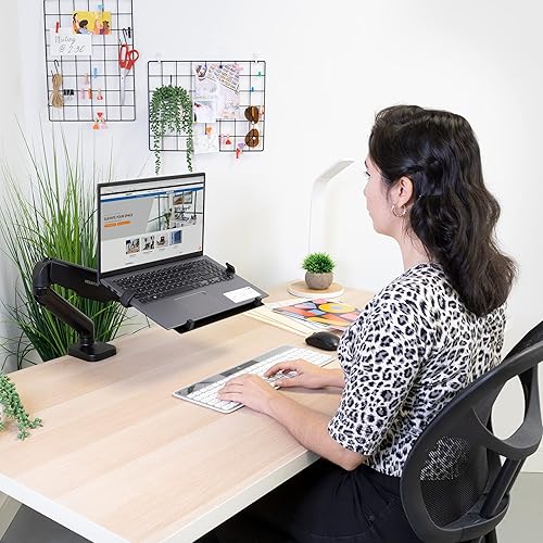 Miniatura 3 de Mount-It! Bandeja de montaje VESA para portátil para brazos y soportes de monitor VESA  Bandeja de acero con ventilación y abrazaderas ajustables