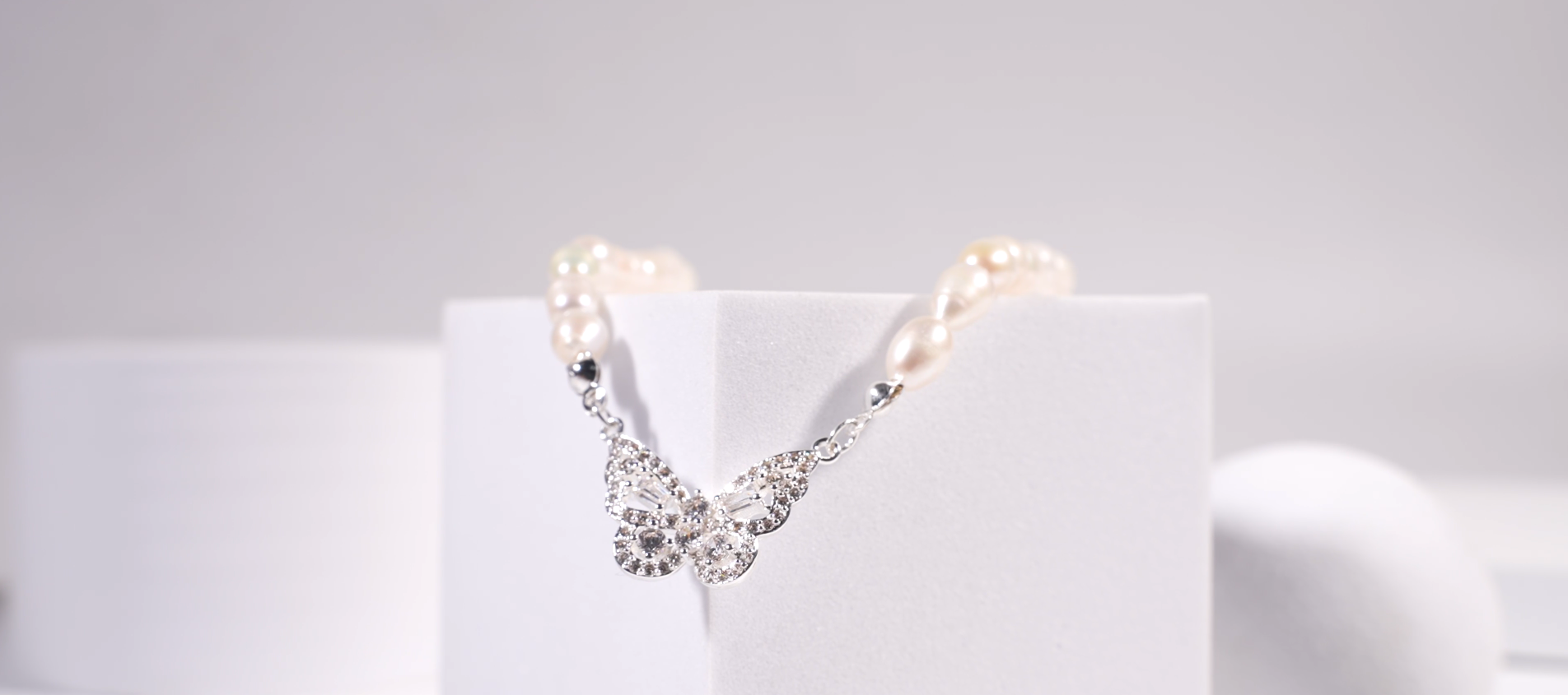 Collana Di Perle D'Acqua Dolce Autentiche 6mm Con Ciondolo Farfalla In Moissanite – Fatto A Mano, Ipoallergenica, 36,9cm + Catena - 5