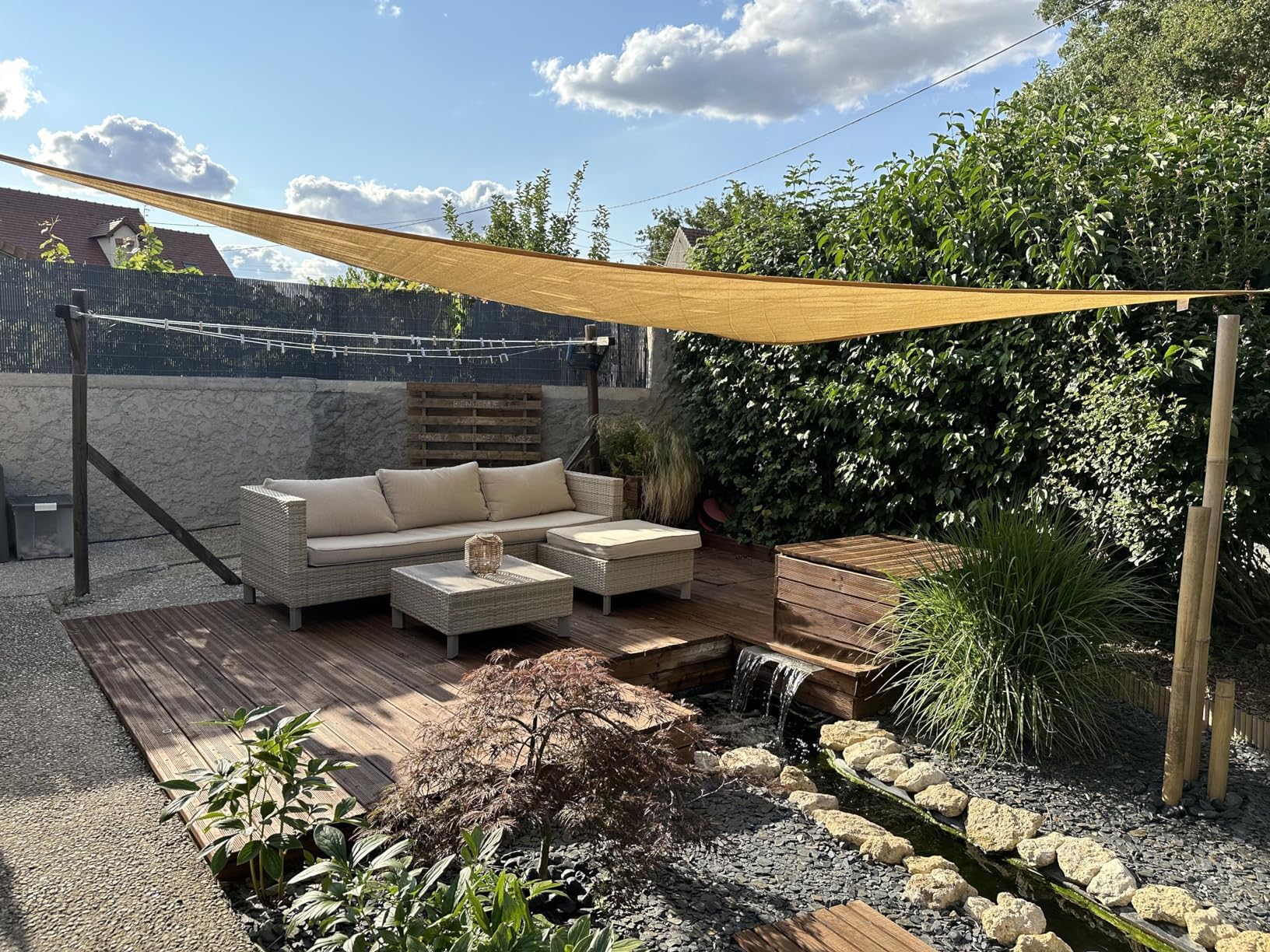 Vela triangolare ombreggiante, 3,6 x 3,6 m, protezione dai raggi UV del 95%, per patio, prato, piscina, cortile, parco, area grill, tessuto traspirante e impermeabile (sabbia 5 x 5 m)