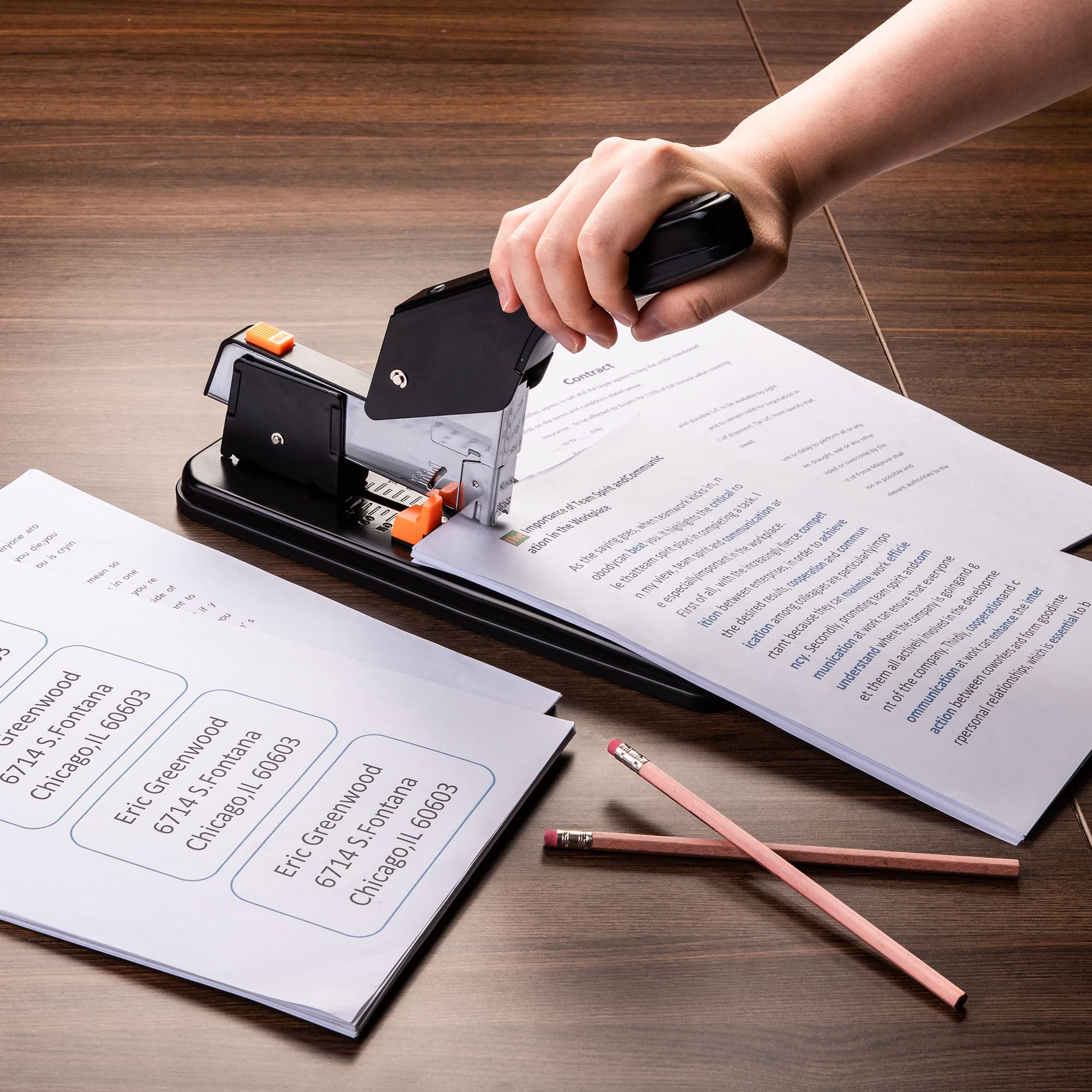 Amazon Basics Agrafeuse ultrarésistante, 210 feuilles, Noir