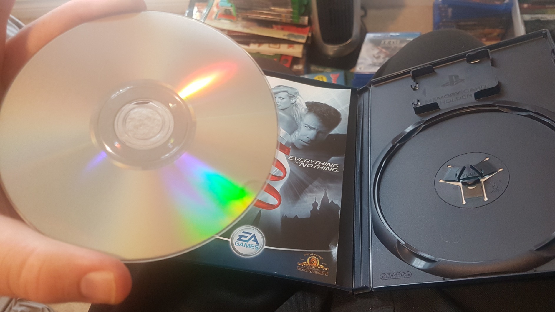 James Bond 007: Everything or Nothing - PlayStation 2 - Very Good - Used Game - Image 7