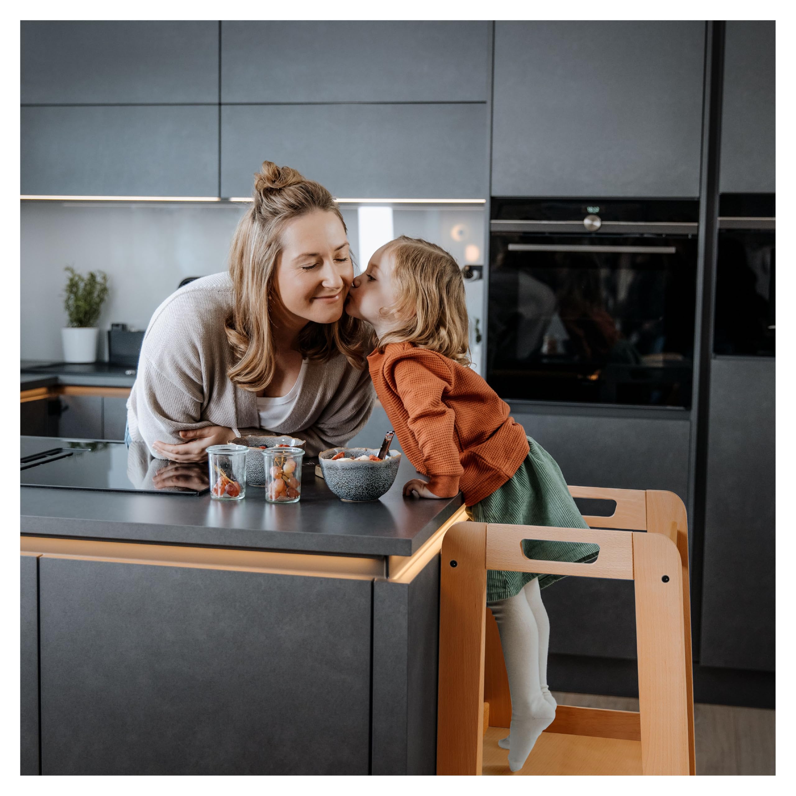 Hauck Learn N Explore Montessori Ewolucyjna wieża edukacyjna, od 1 roku, pomocnik kuchenny, drewno z certyfikatem FSC®, możliwość ściemniania, wytrzymała