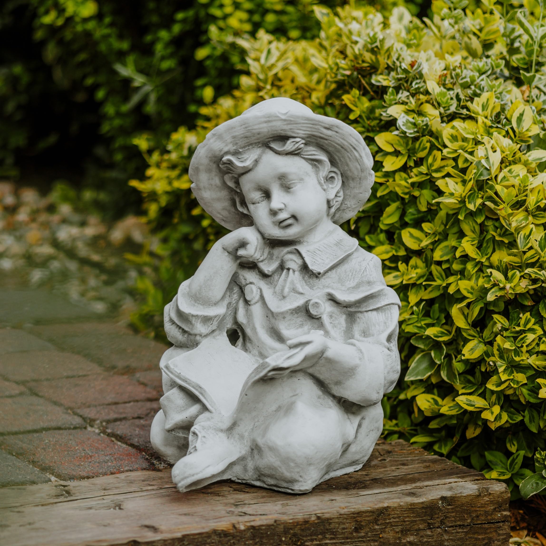 gartendekoparadies.de Jungen Figur mit einem Buch, Steinfigur H. 43 cm, 24 kg, Grau, frostsicher aus Steinguss für Außenbereich