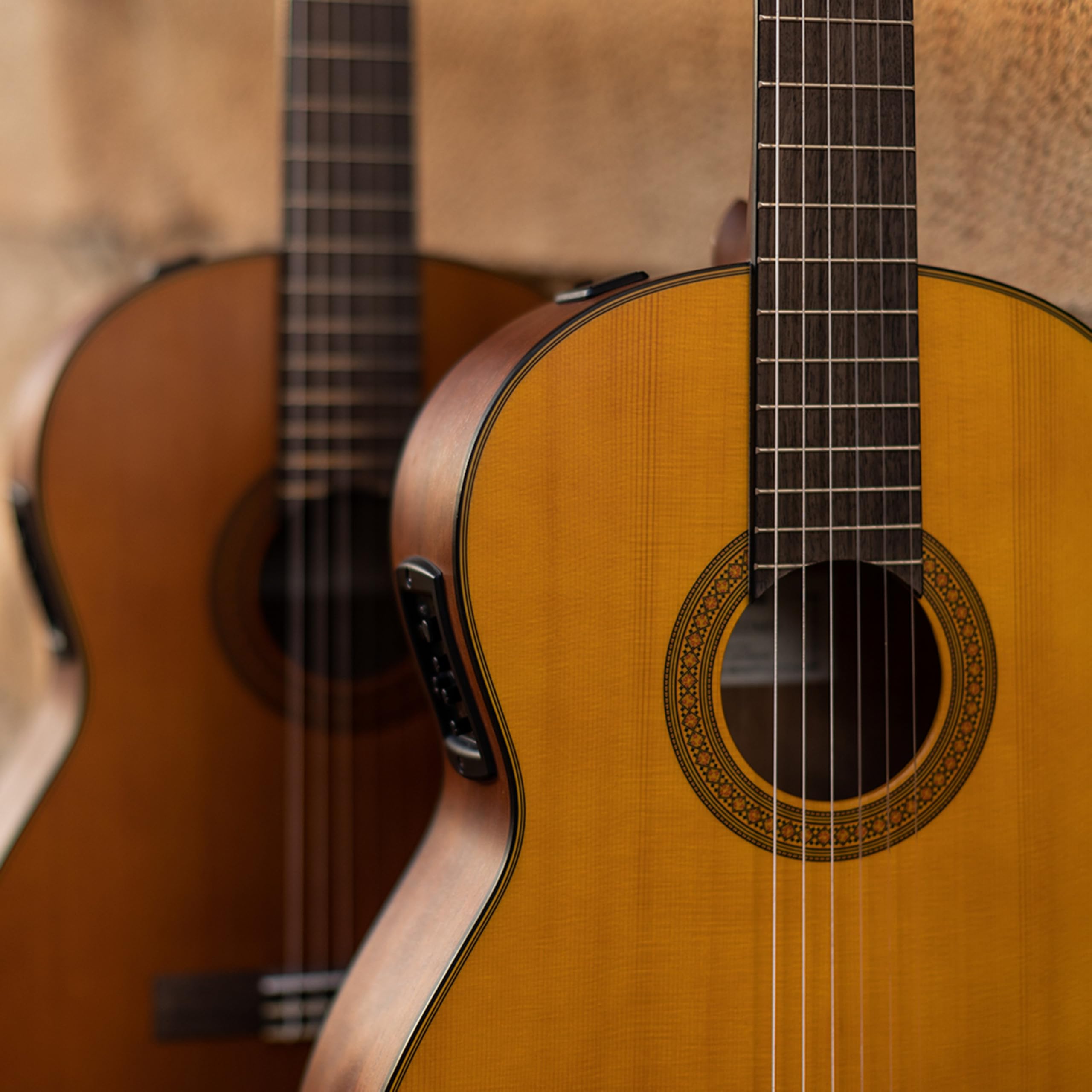 YAMAHA CGX122MC Chitarra Classica Elettroacustica 4/4 Top Cedro Massello Scala 650 mm Pickup System