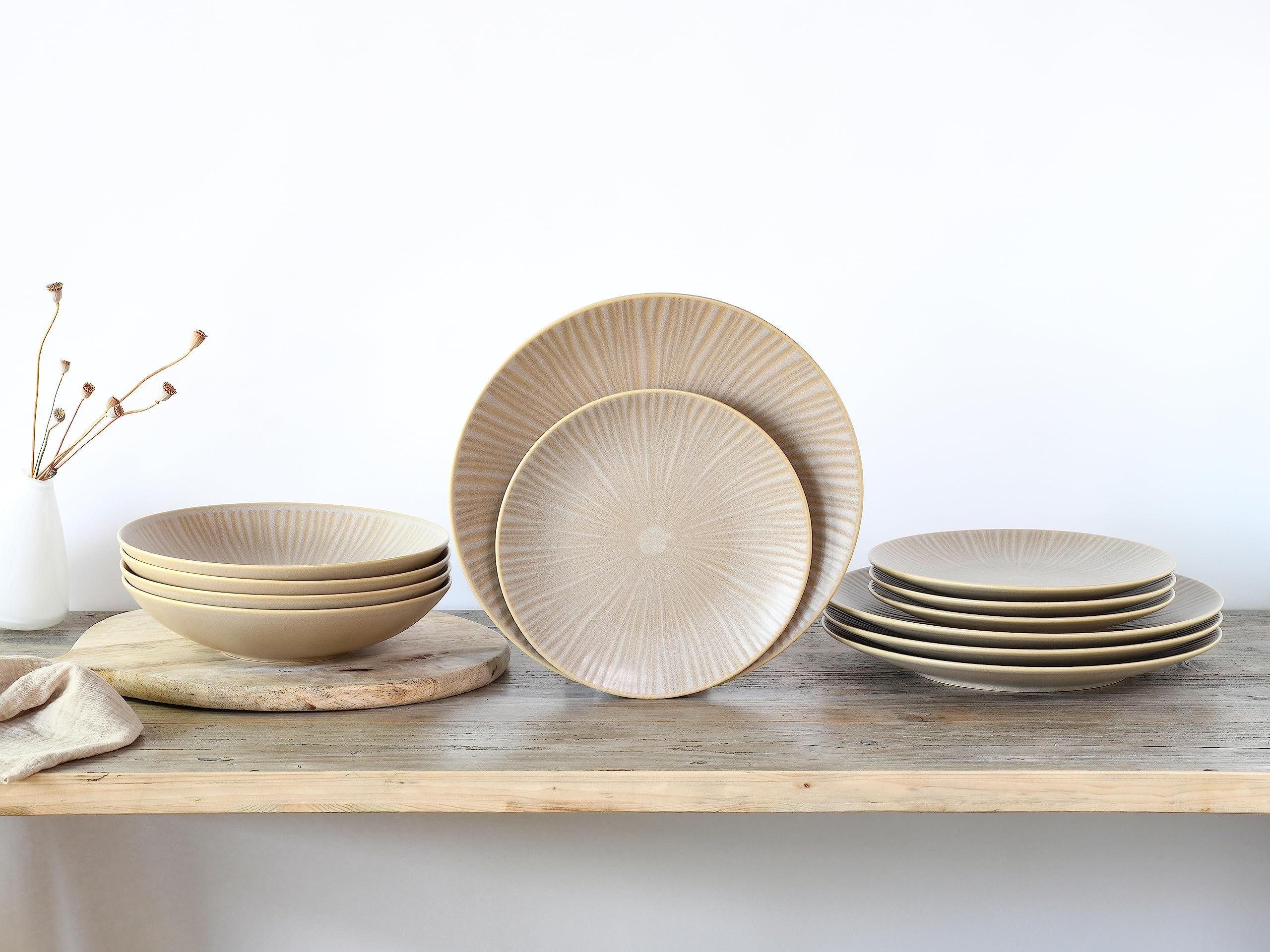 CreaTable, 23920, Serie Vesuvio Sand, 12-teiliges Geschirrset für 4 Personen, Teller Set aus Steinzeug, spülmaschinen- und mikrowellengeeignet, Made in Europe