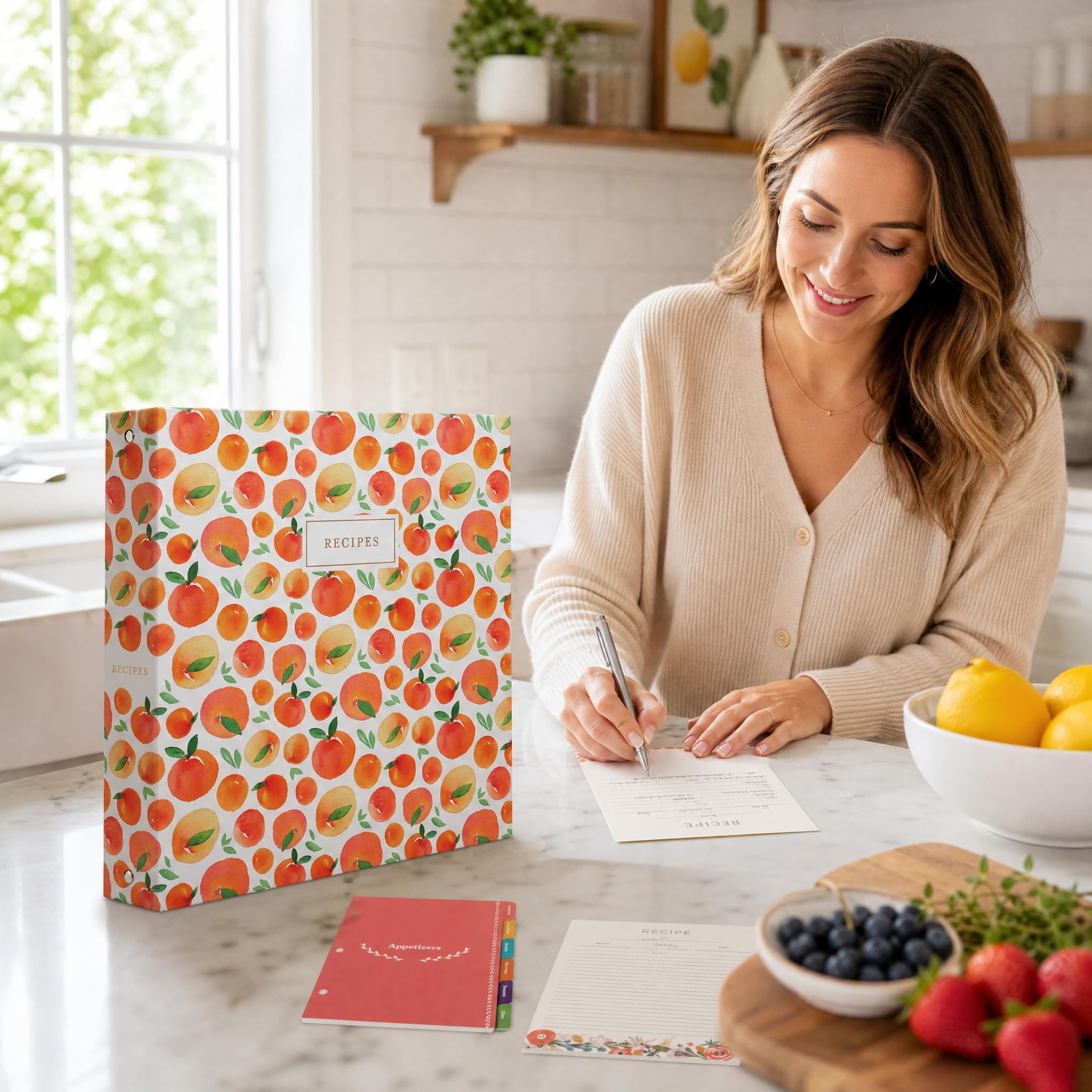 Jot & Mark Raccoglitore per ricette a 3 anelli, 21,6 x 27,9 cm, robusto, con maniche trasparenti a prova di fuoriuscite, 30 pagine per ricette scritte e stampate, divisori a schede, Peach Dream