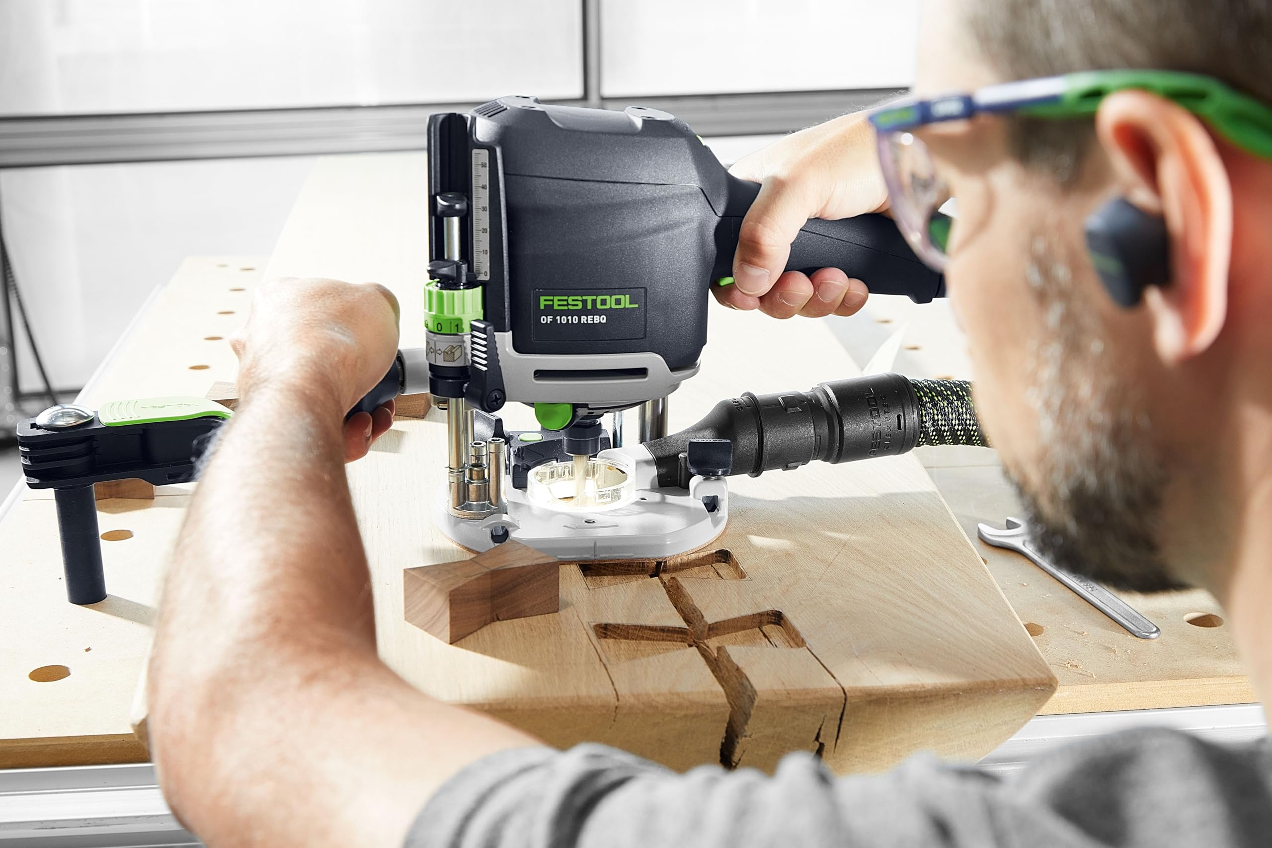 Festool Fresadora de Mano OF 1010 REBQ-Plus Compacta | Fresadora manual profesional con luz LED, ajuste de profundidad 0,1 mm y sistema electrónico MMC